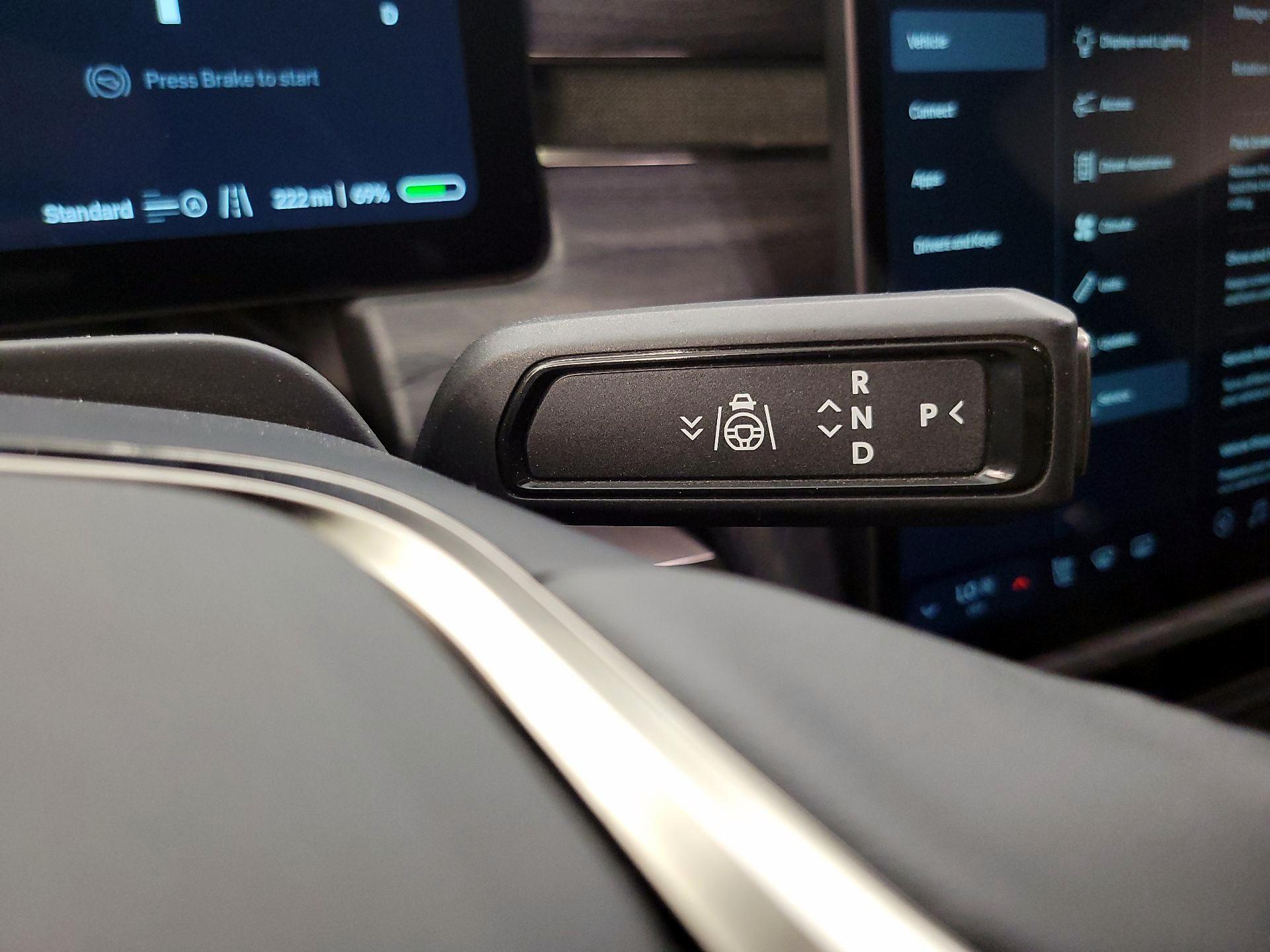 Thumbnail: 2022 Rivian R1T - 17