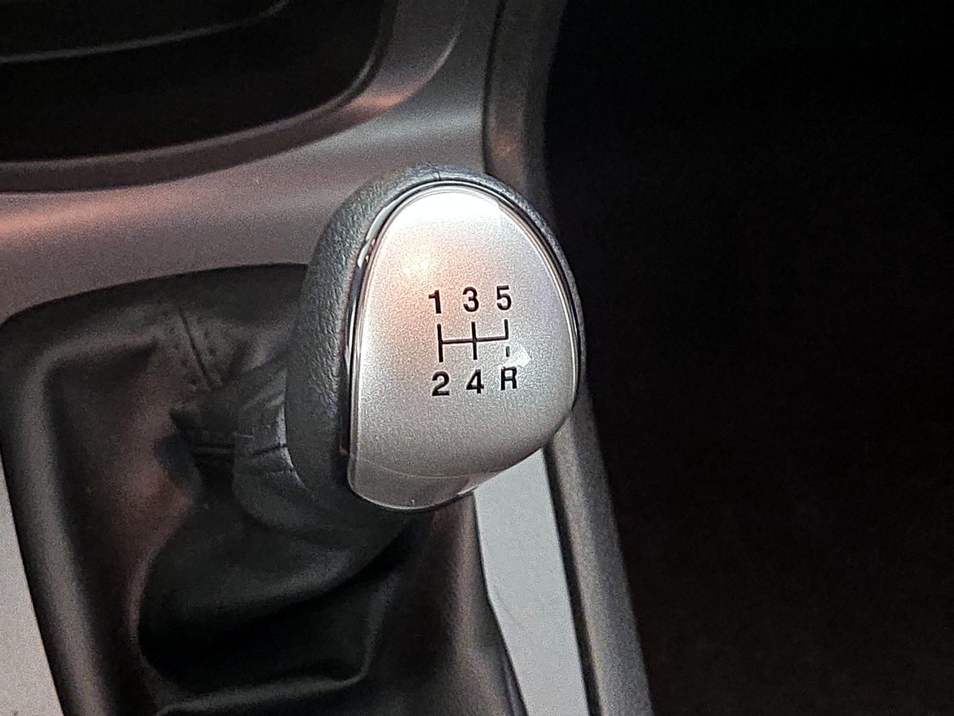 Thumbnail: 2017 Ford Fiesta - 16