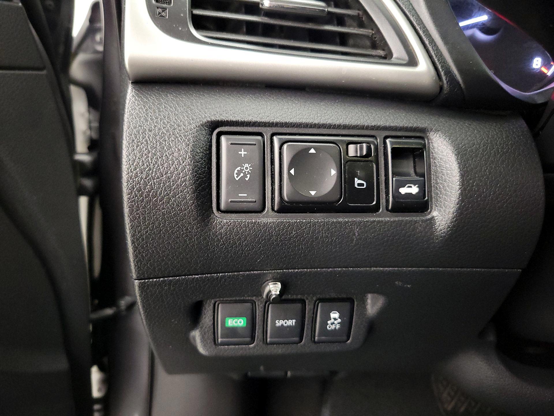 Thumbnail: 2017 Nissan Sentra - 13