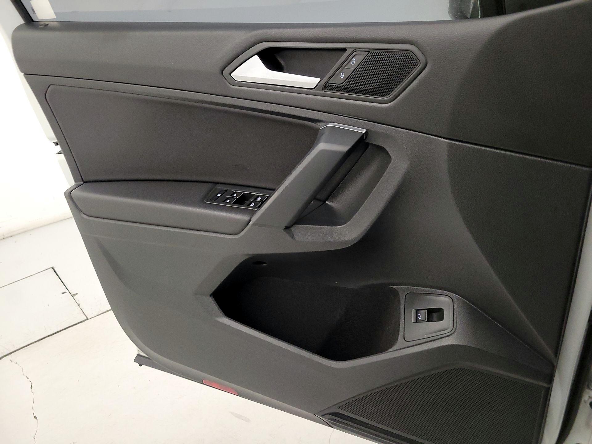 Thumbnail: 2019 Volkswagen Tiguan - 12