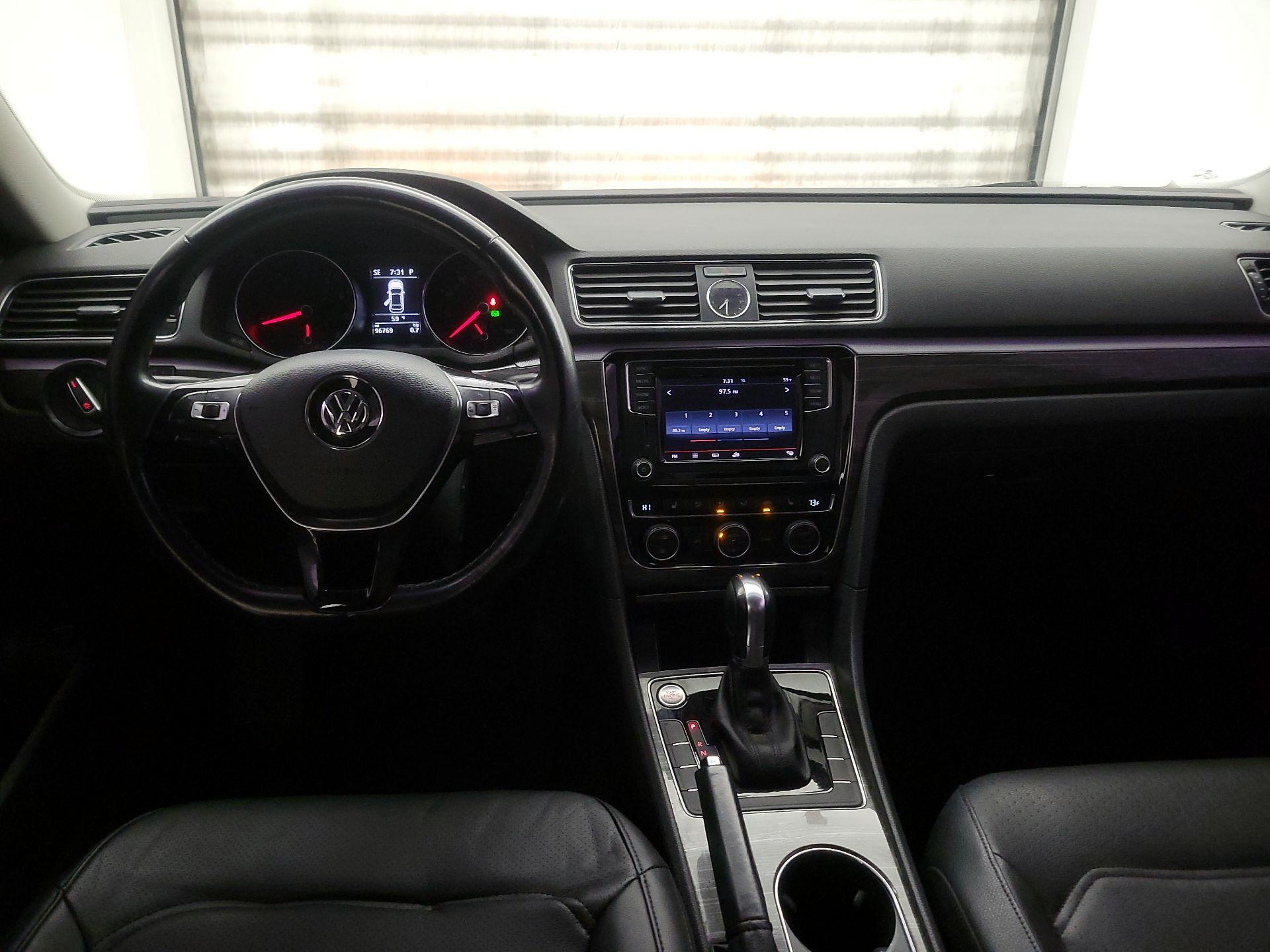 Thumbnail: 2017 Volkswagen Passat - 9