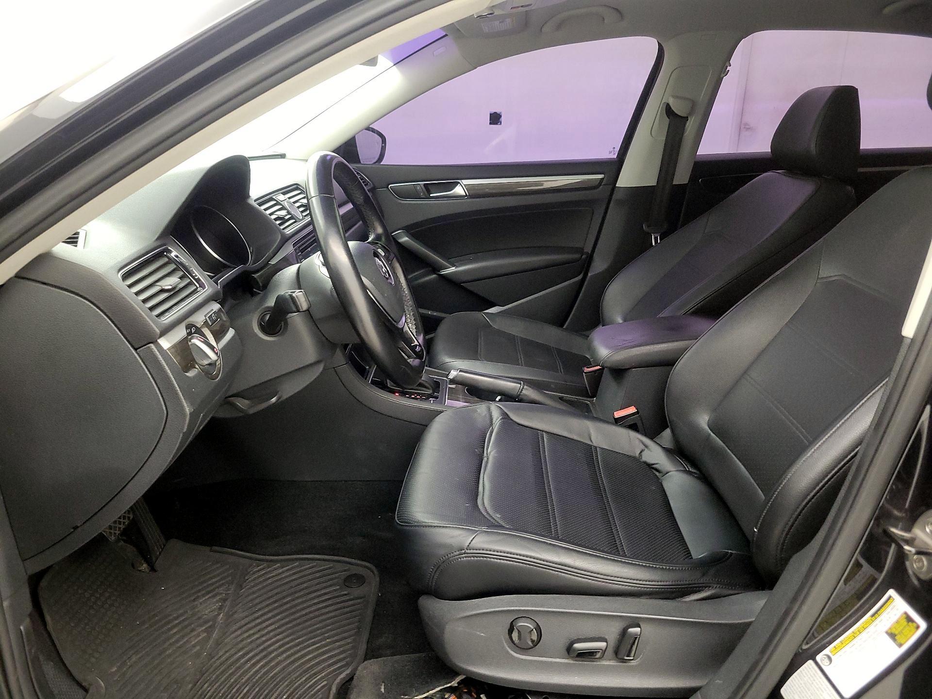 Thumbnail: 2017 Volkswagen Passat - 11