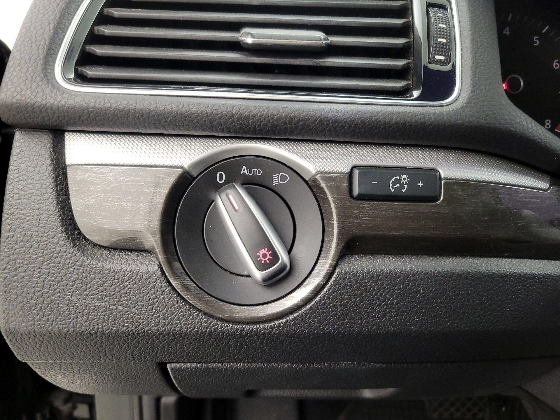 Thumbnail: 2017 Volkswagen Passat - 13