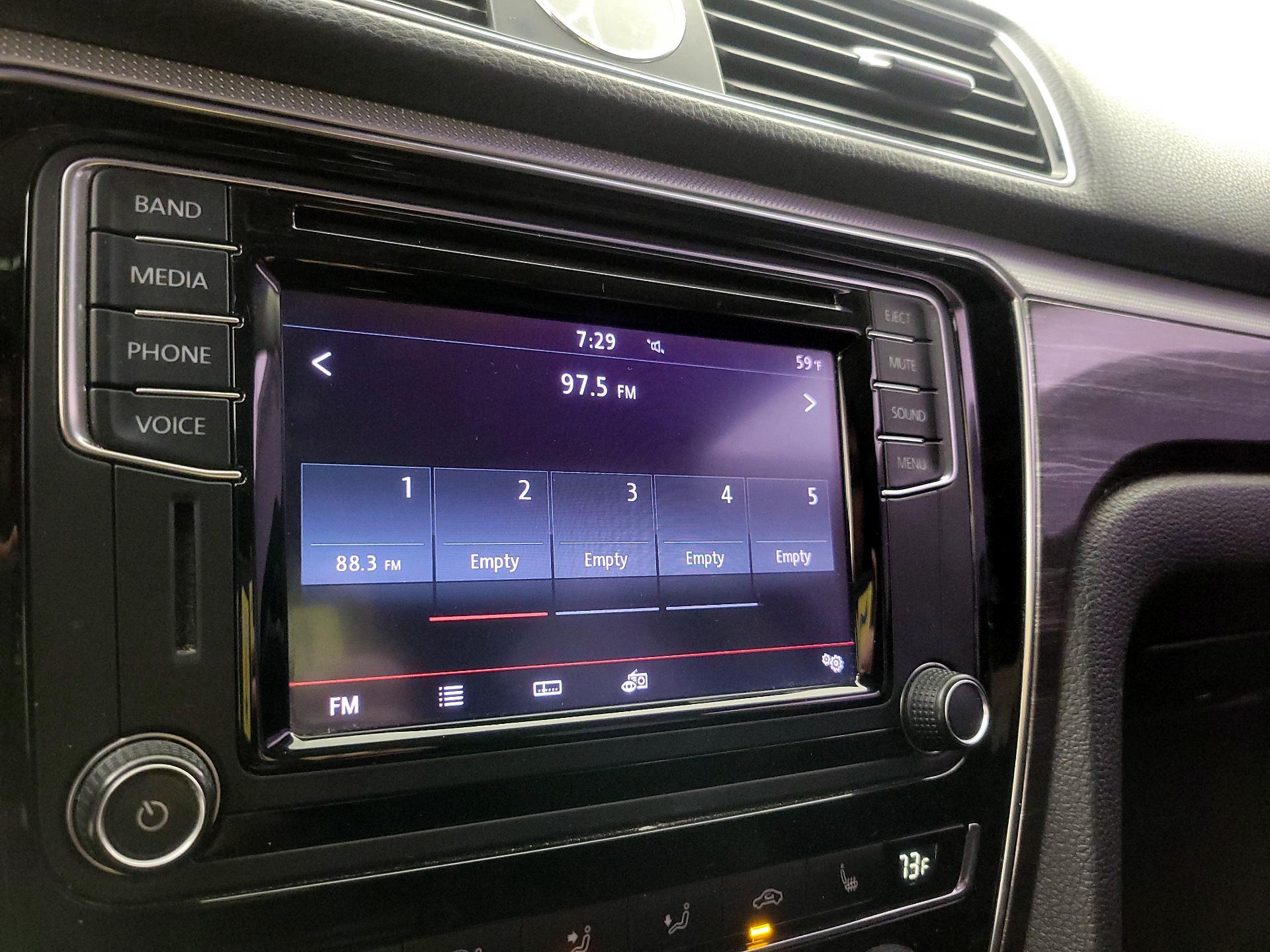 Thumbnail: 2017 Volkswagen Passat - 15