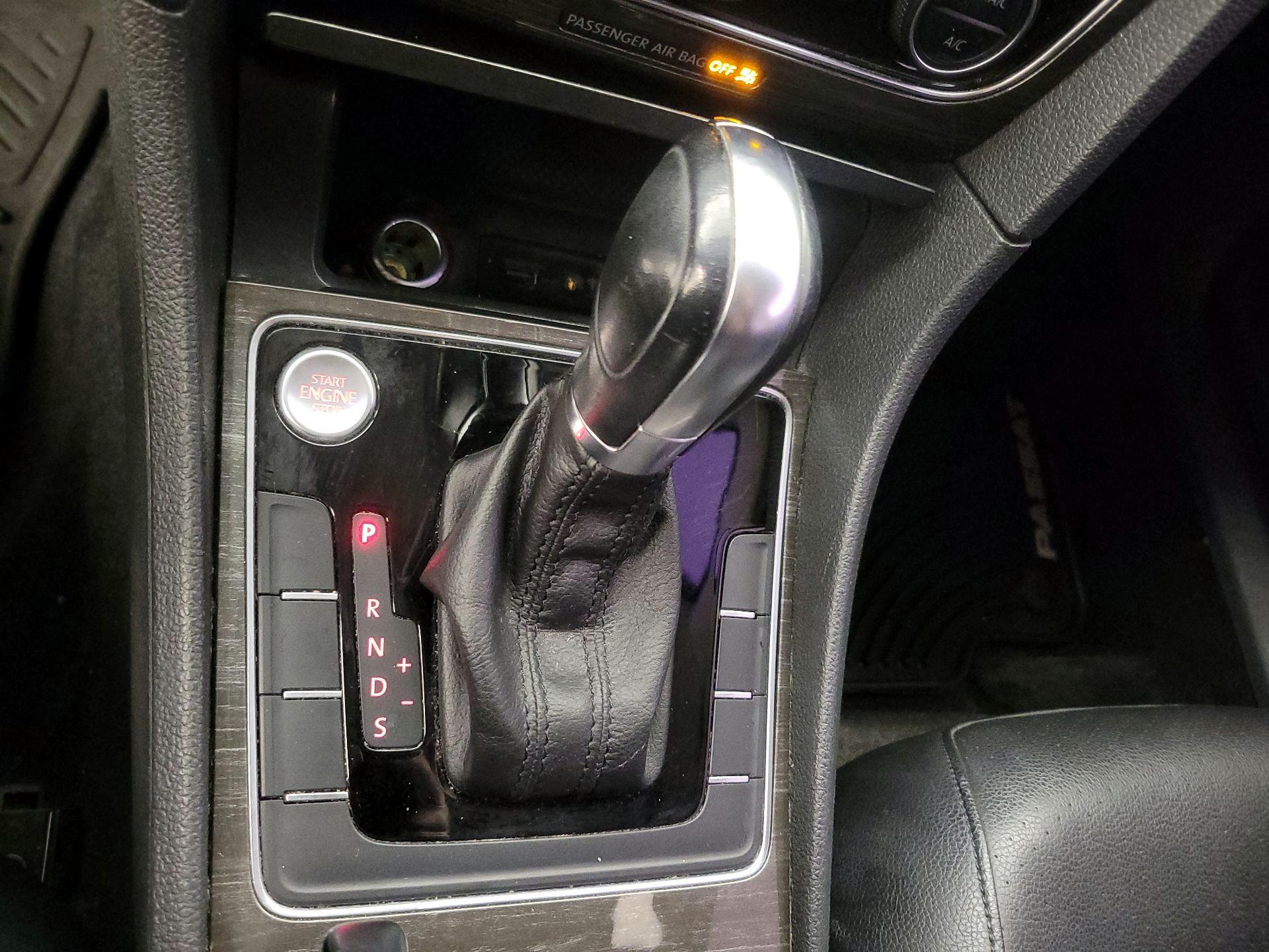 Thumbnail: 2017 Volkswagen Passat - 17