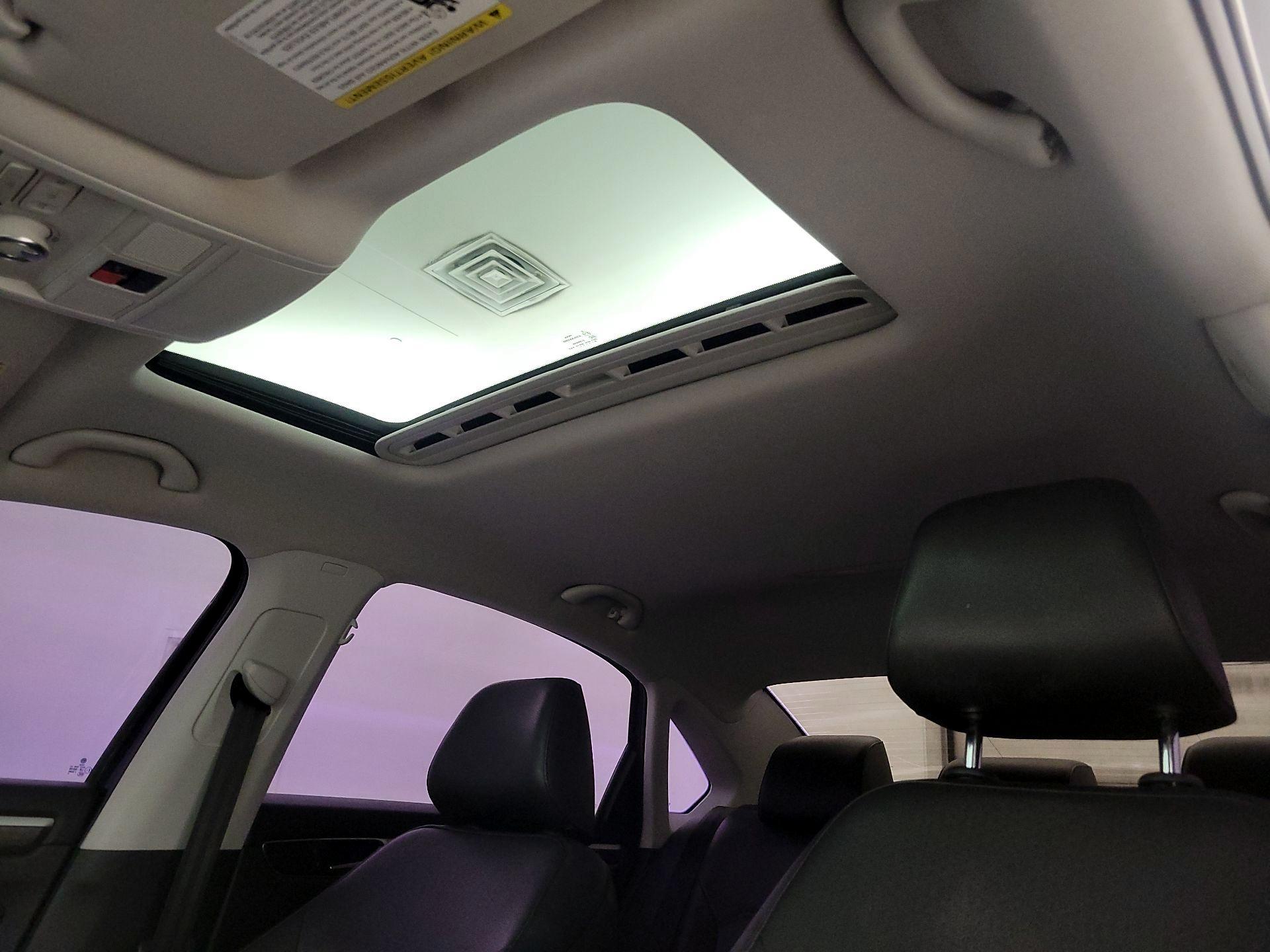 Thumbnail: 2017 Volkswagen Passat - 19