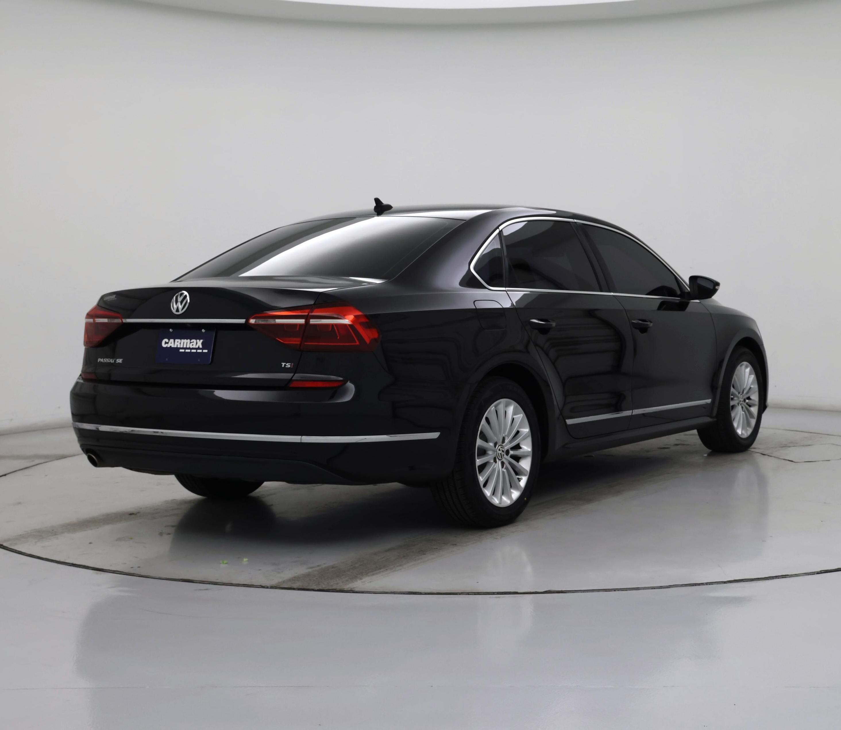 Thumbnail: 2017 Volkswagen Passat - 8