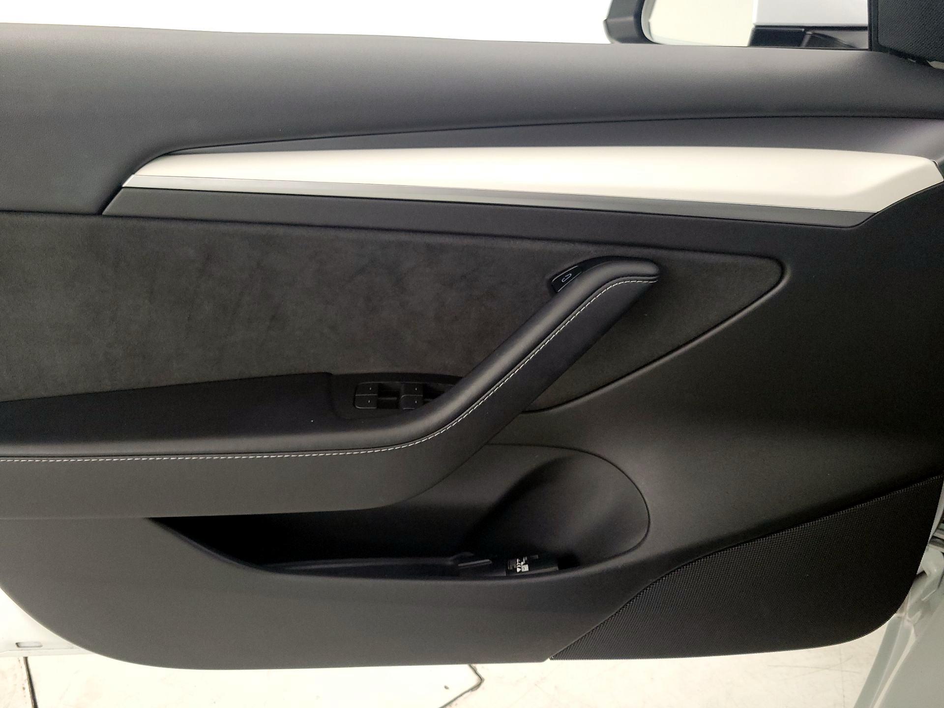 Thumbnail: 2022 Tesla Model 3 - 12