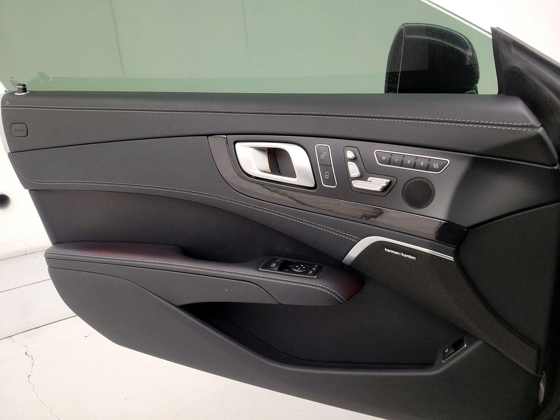 Thumbnail: 2016 Mercedes-Benz SL-Class - 12