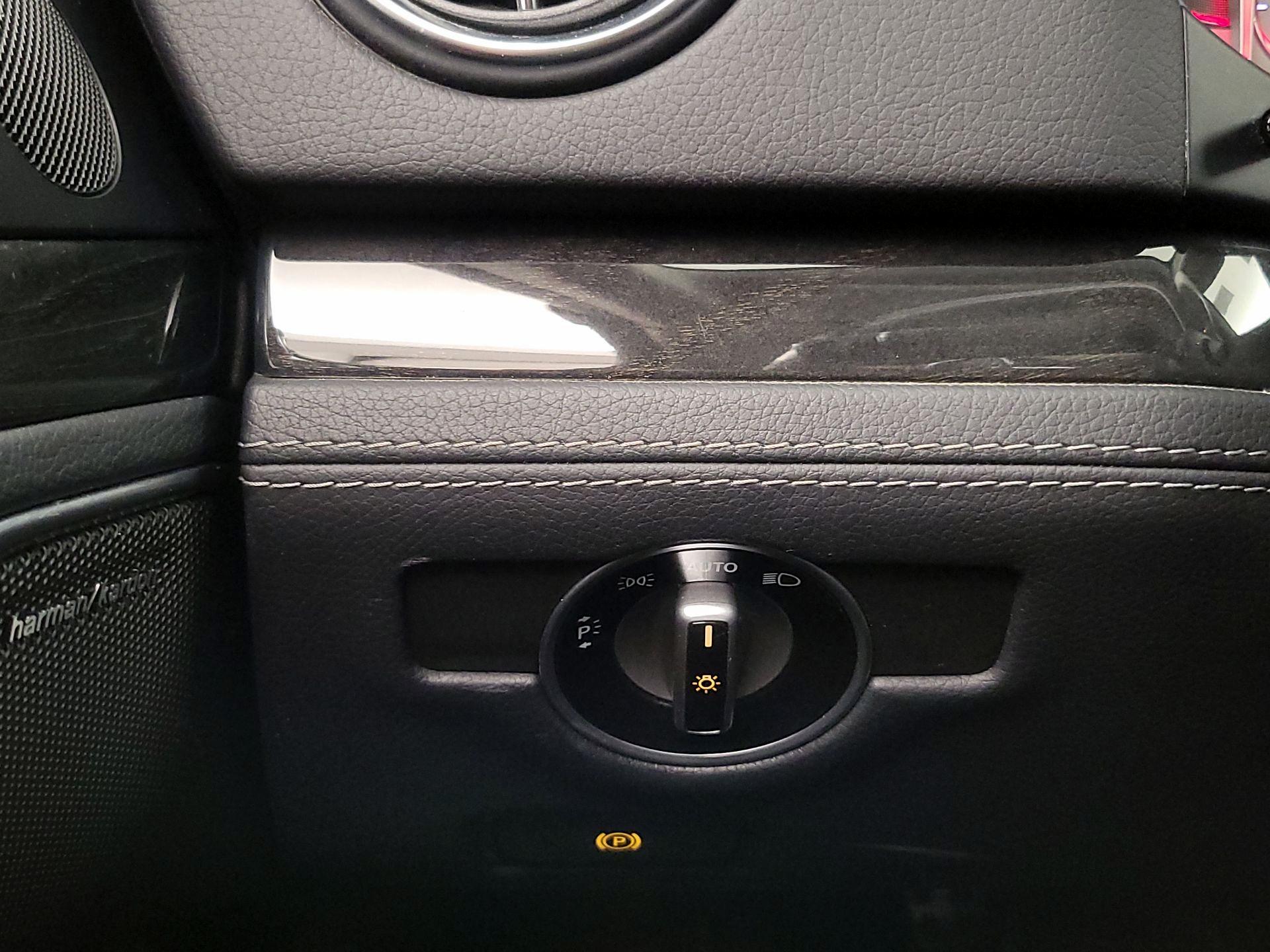 Thumbnail: 2016 Mercedes-Benz SL-Class - 13