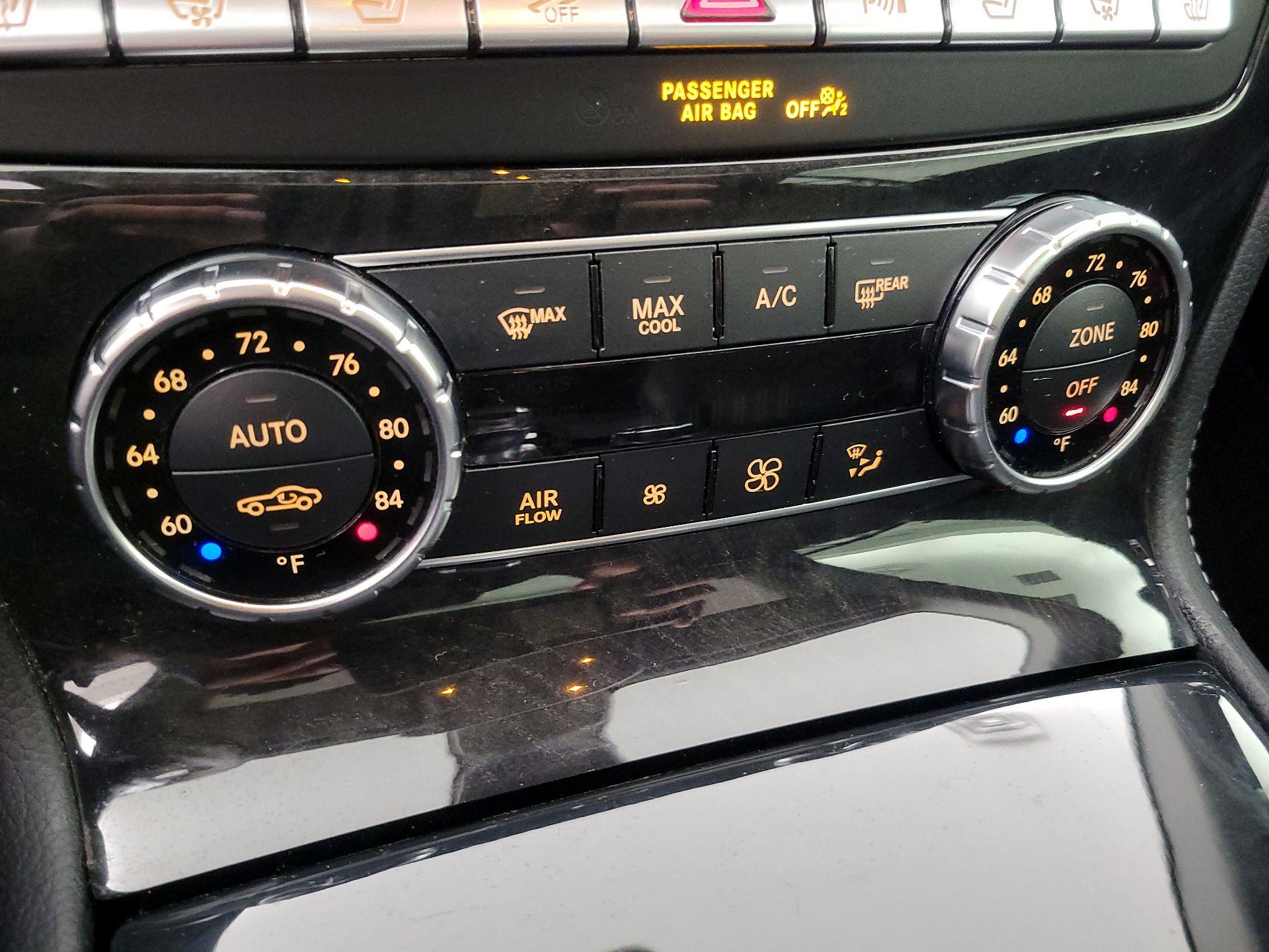 Thumbnail: 2016 Mercedes-Benz SL-Class - 16