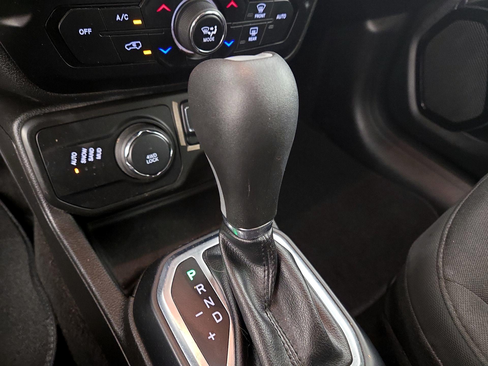 Thumbnail: 2020 Jeep Renegade - 17