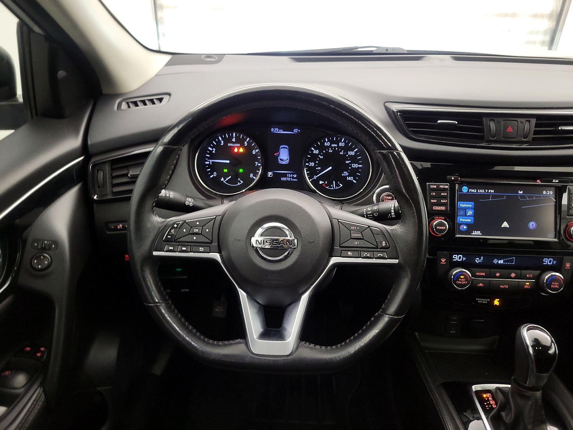 Thumbnail: 2017 Nissan Rogue Sport - 10