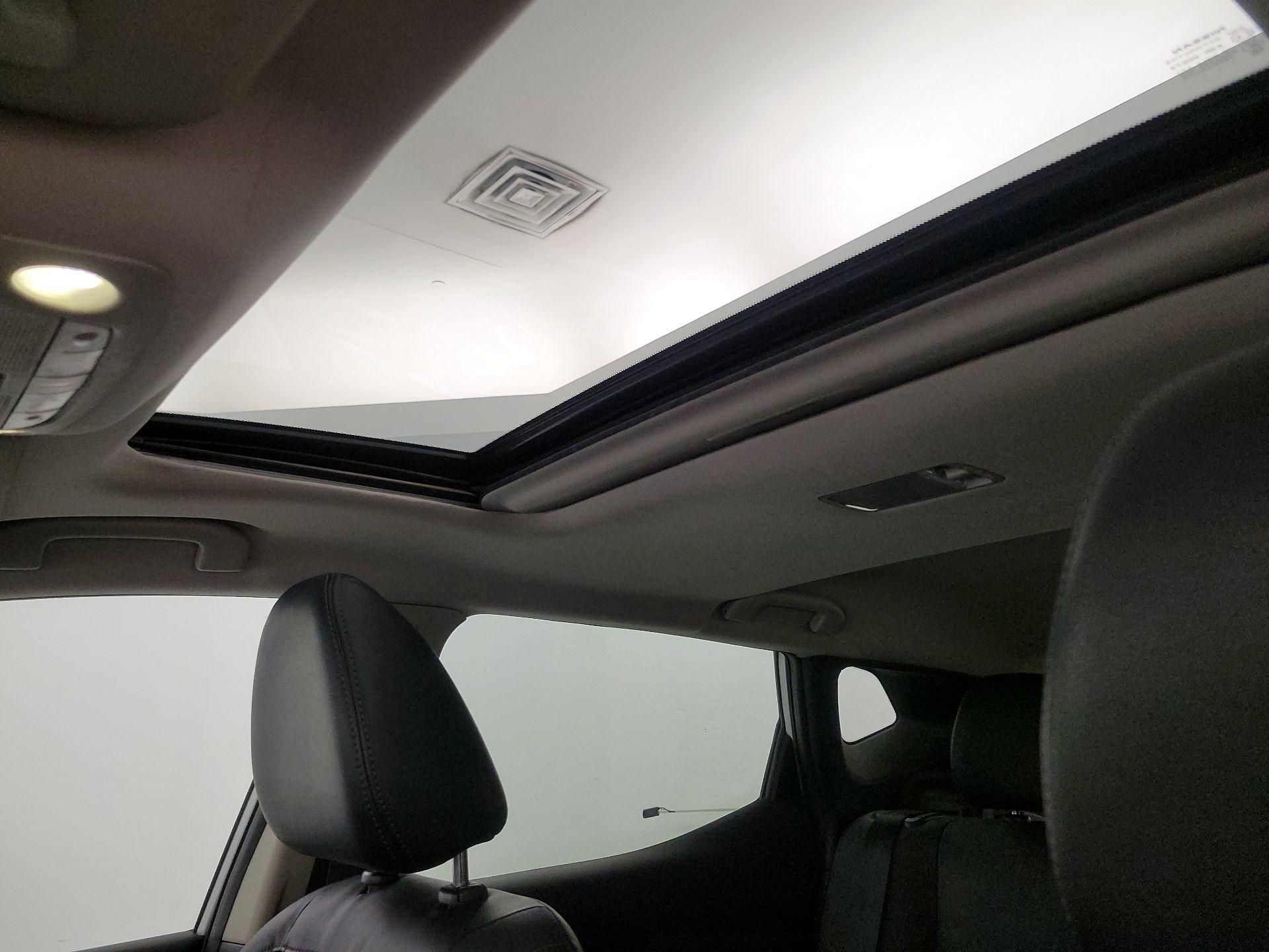 Thumbnail: 2017 Nissan Rogue Sport - 20