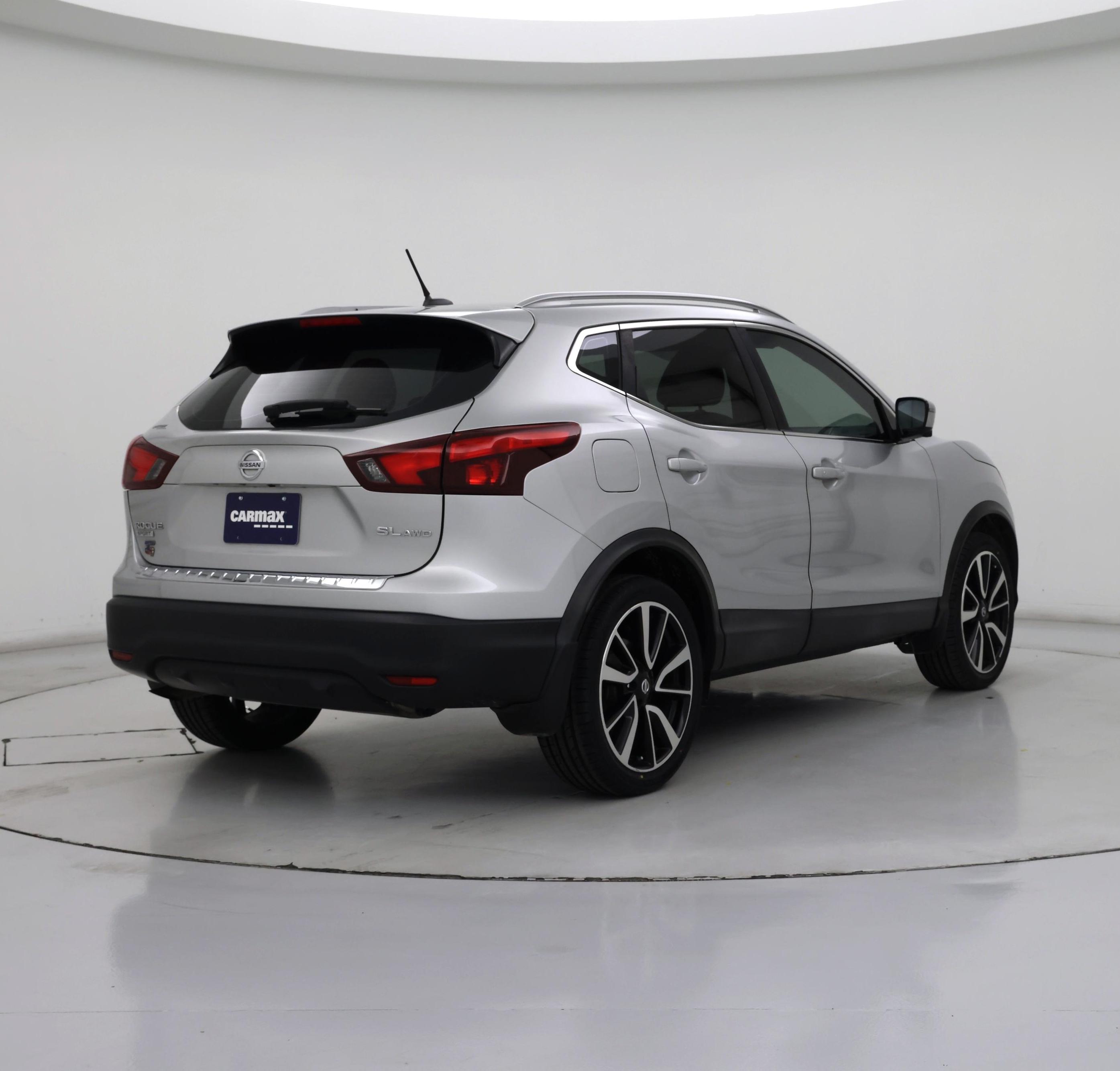Thumbnail: 2017 Nissan Rogue Sport - 8
