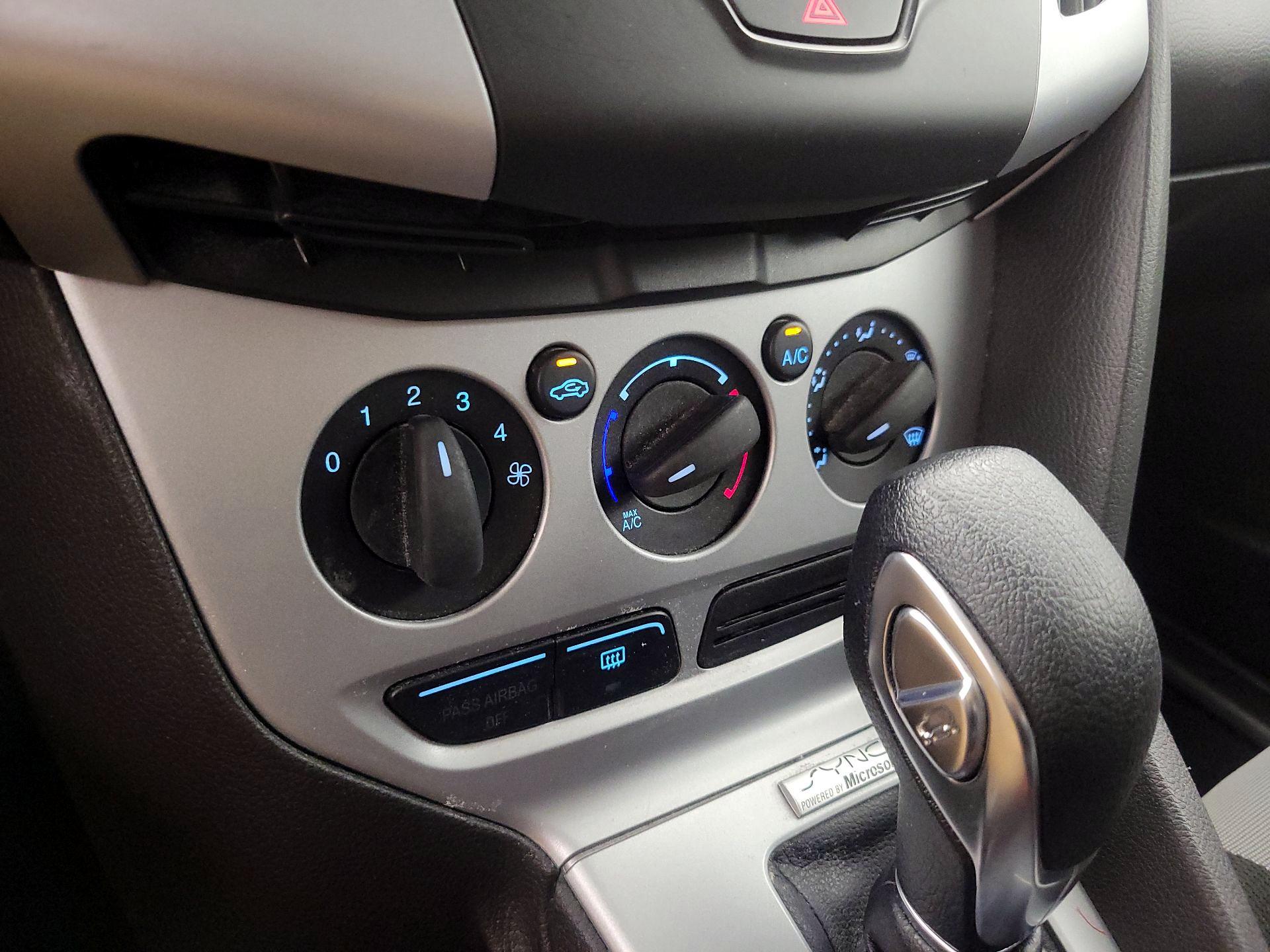 Thumbnail: 2014 Ford Focus - 15