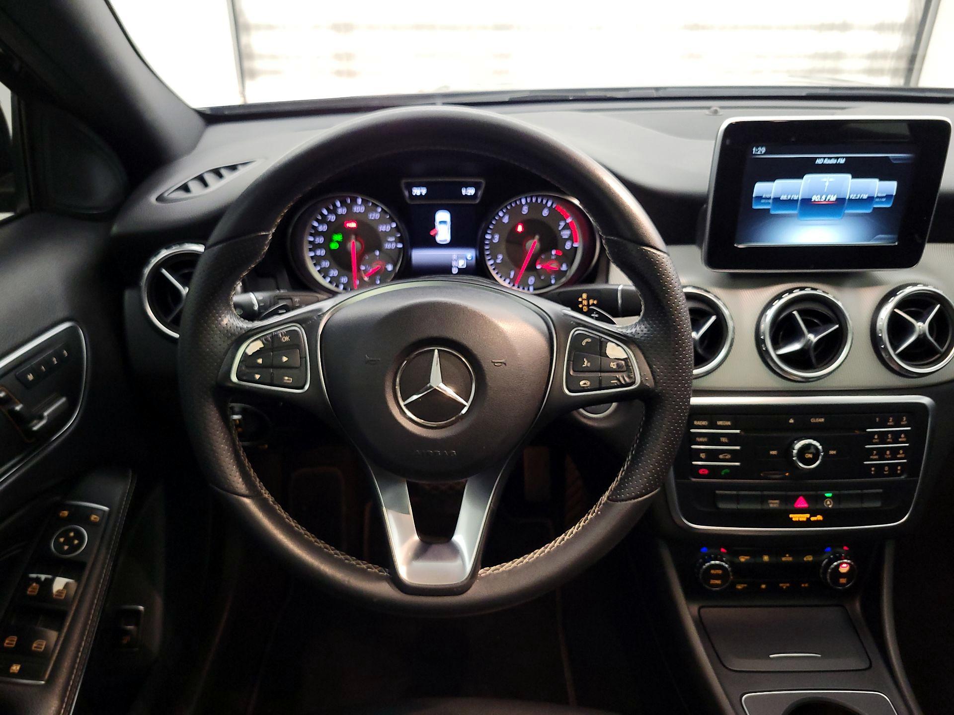 Thumbnail: 2017 Mercedes-Benz GLA - 10