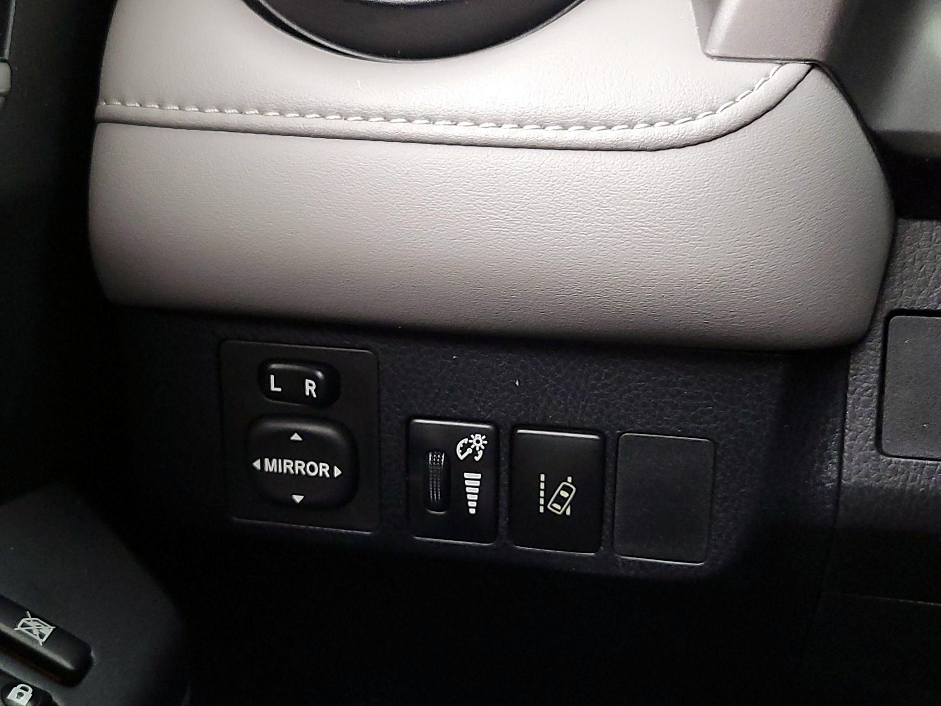 Thumbnail: 2018 Toyota RAV4 - 13