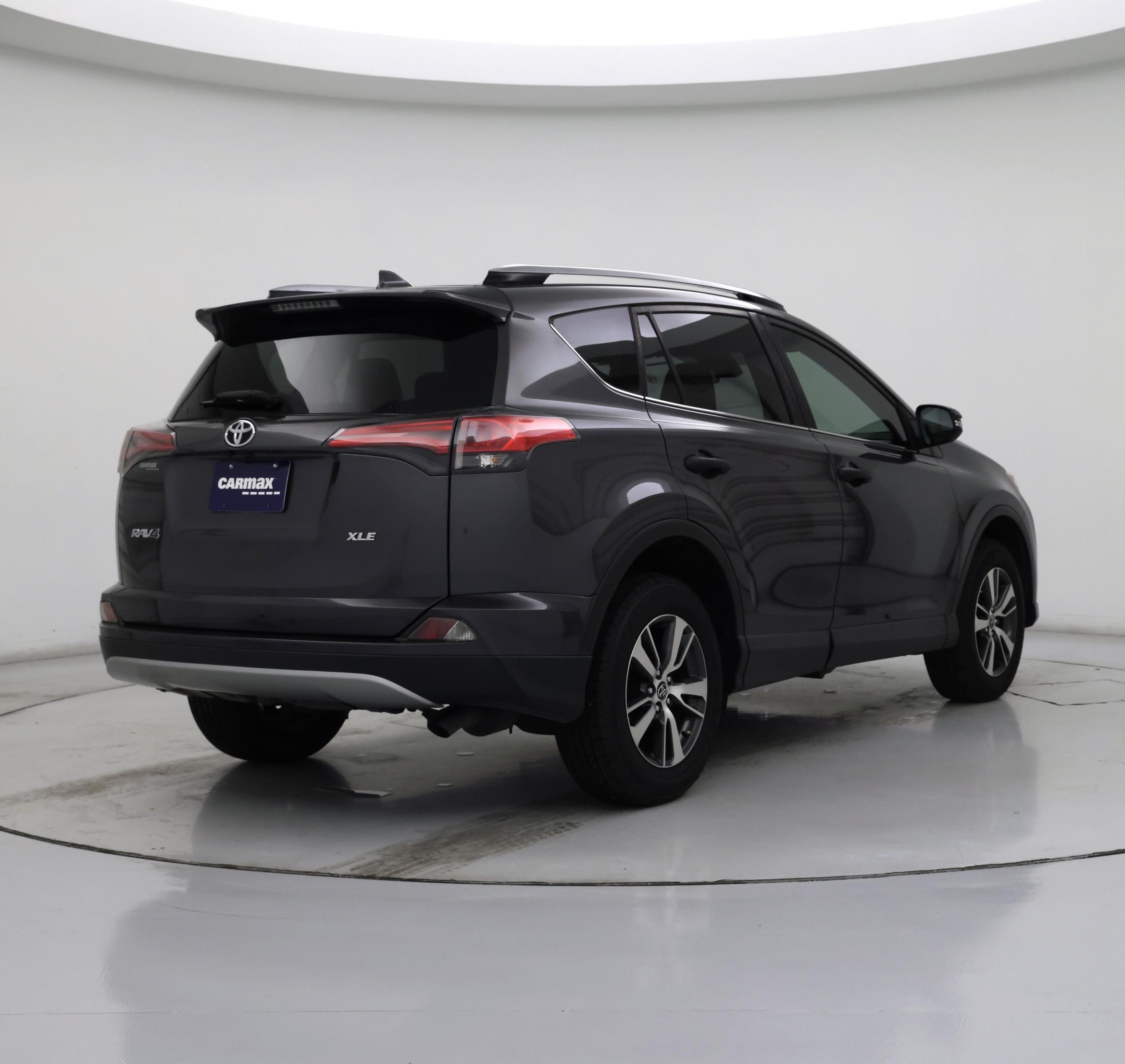 Thumbnail: 2018 Toyota RAV4 - 8