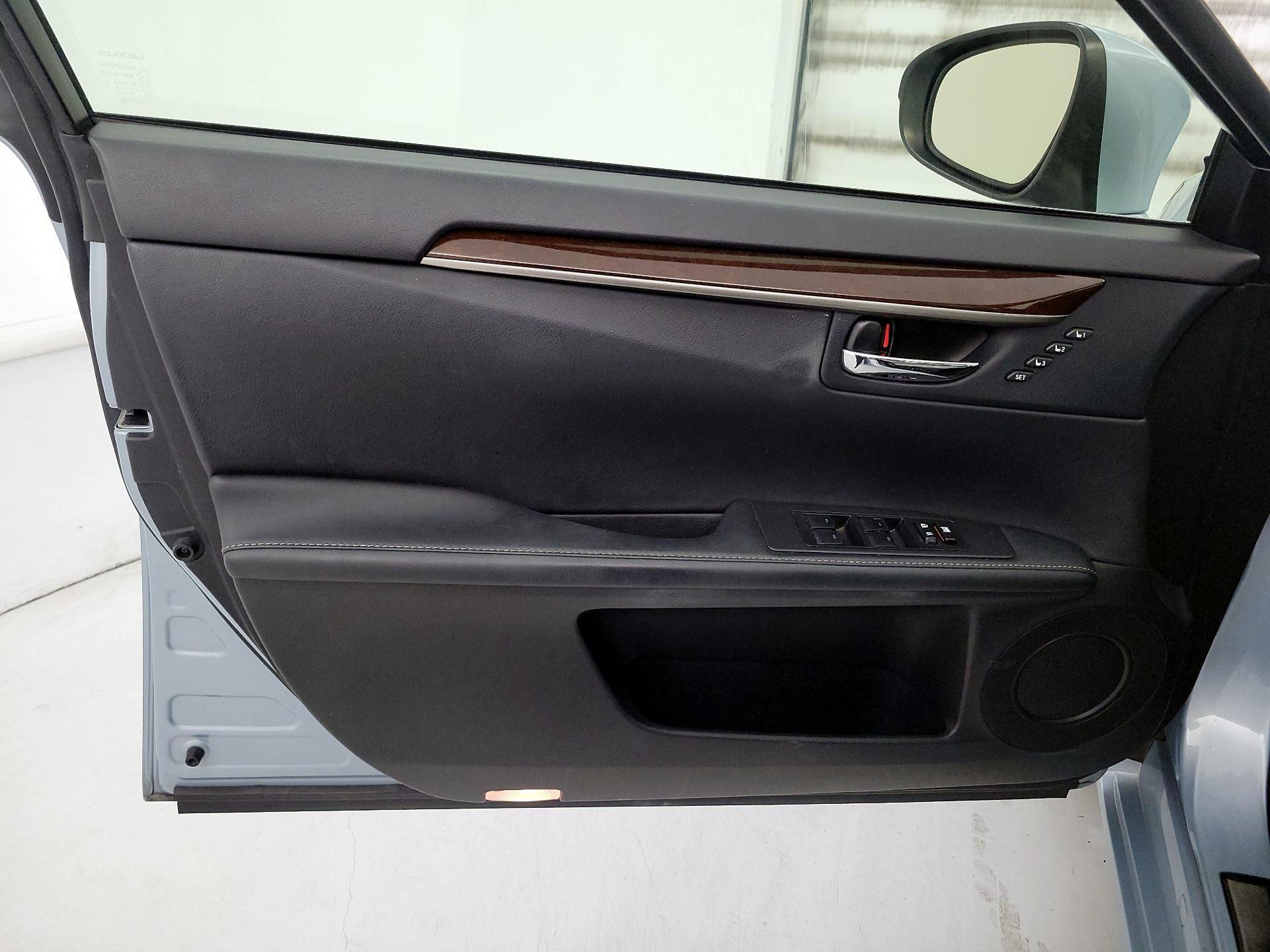 Thumbnail: 2014 Lexus ES - 12