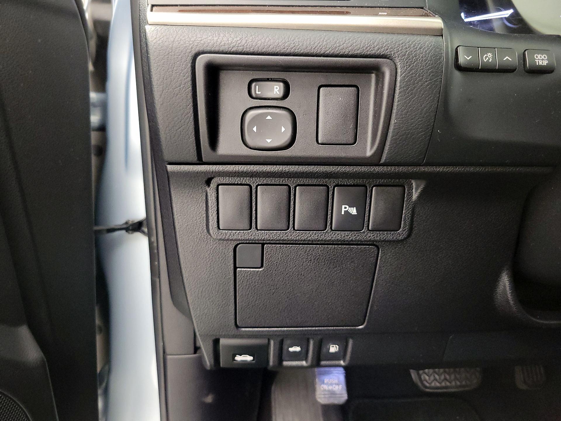 Thumbnail: 2014 Lexus ES - 13