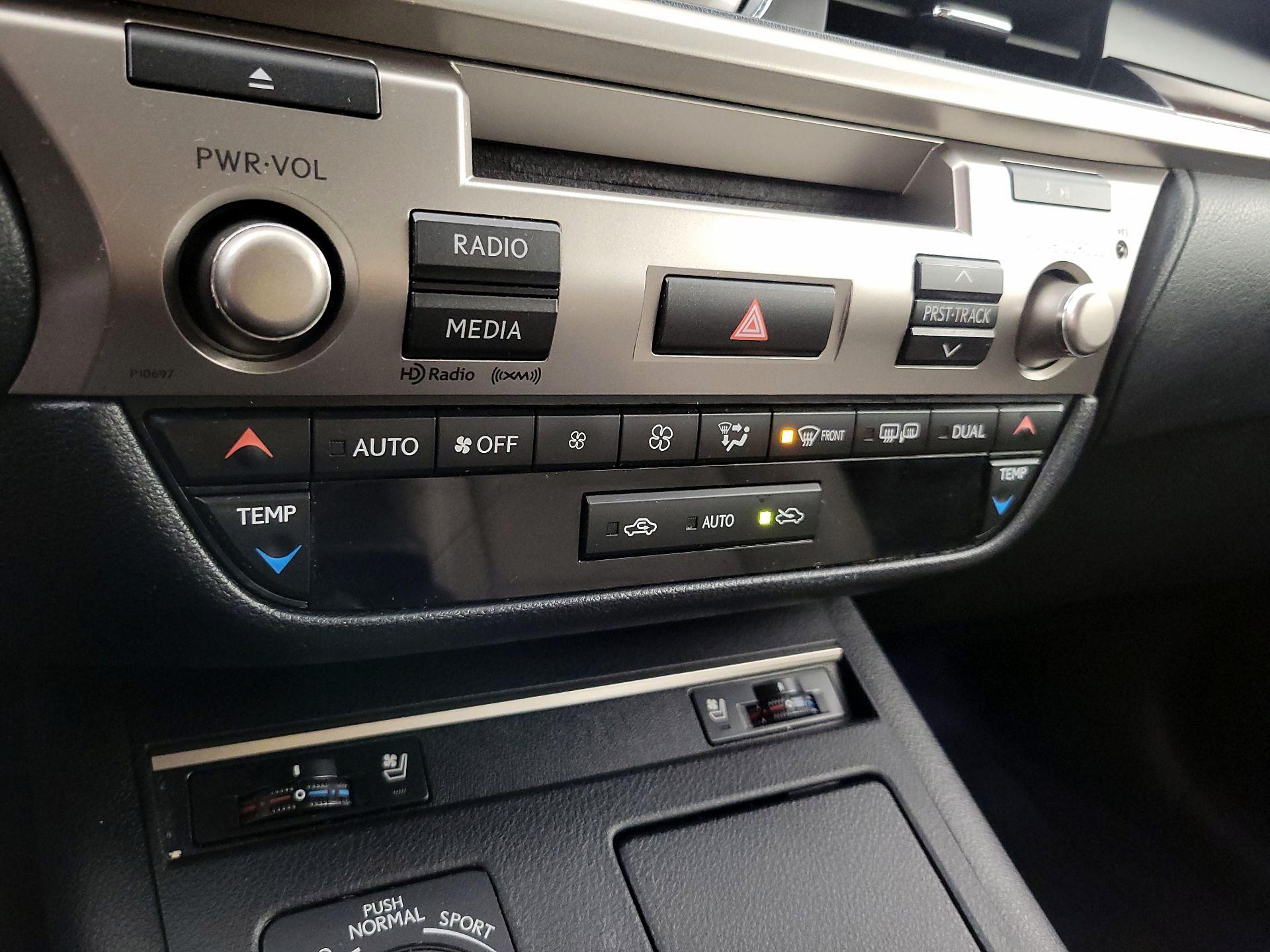 Thumbnail: 2014 Lexus ES - 16