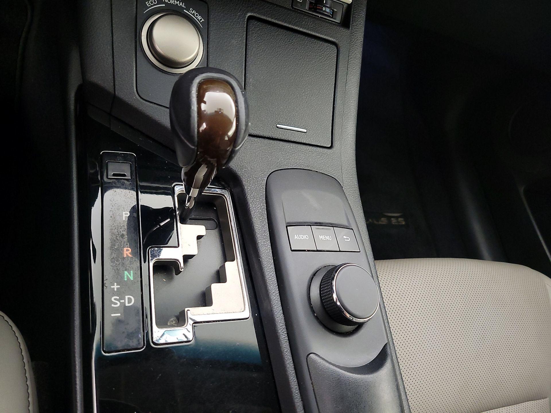 Thumbnail: 2014 Lexus ES - 17