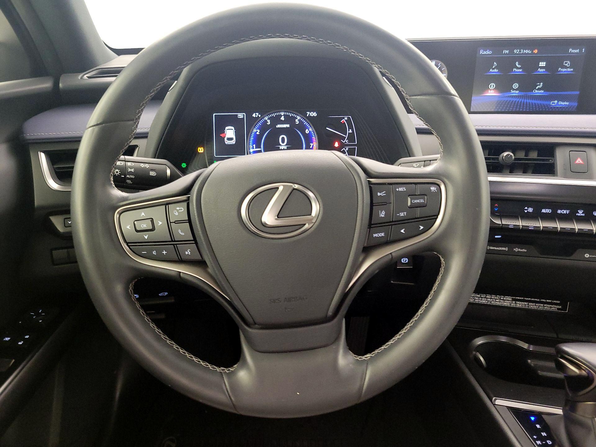 Thumbnail: 2021 Lexus UX - 10