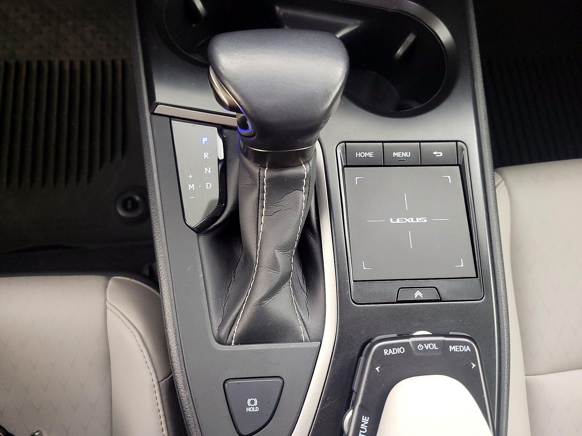 Thumbnail: 2021 Lexus UX - 17