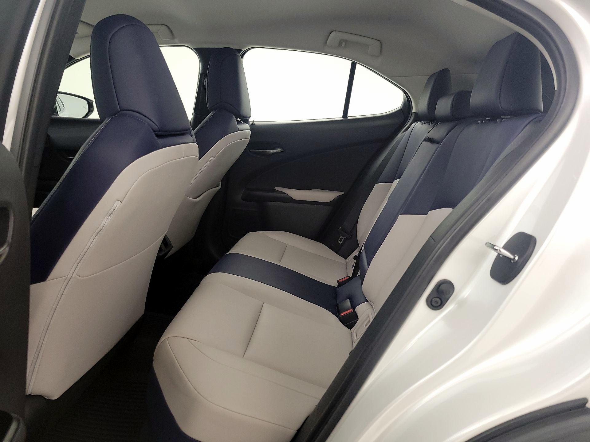 Thumbnail: 2021 Lexus UX - 18