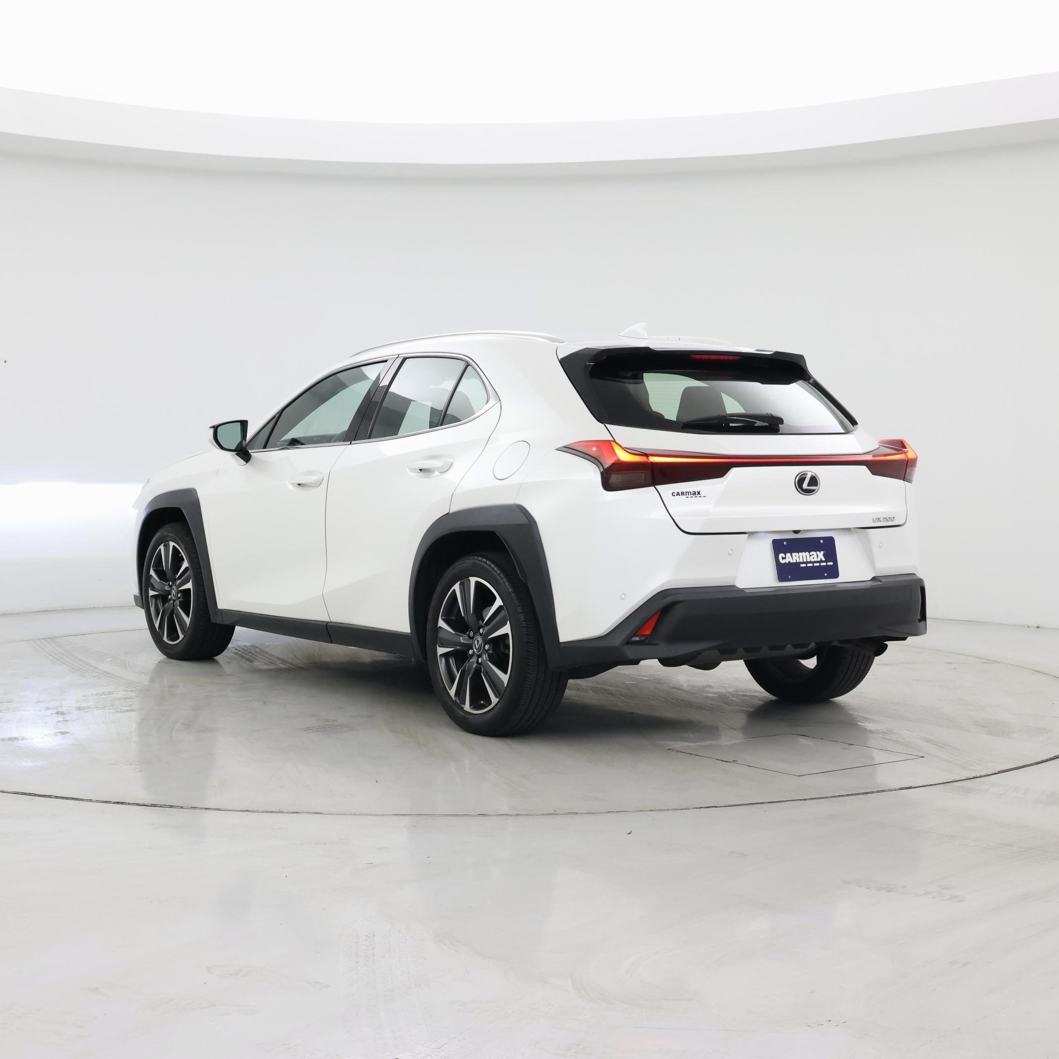 Thumbnail: 2021 Lexus UX - 2