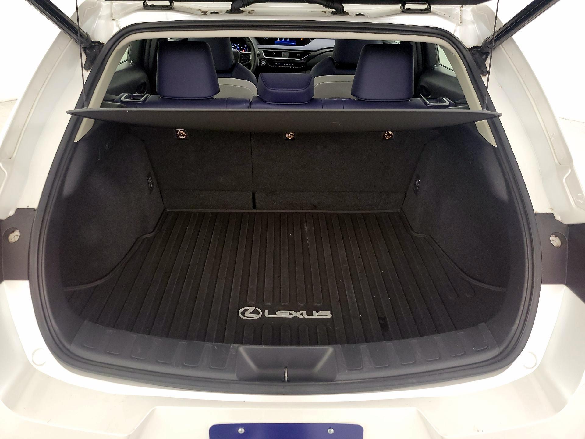 Thumbnail: 2021 Lexus UX - 19