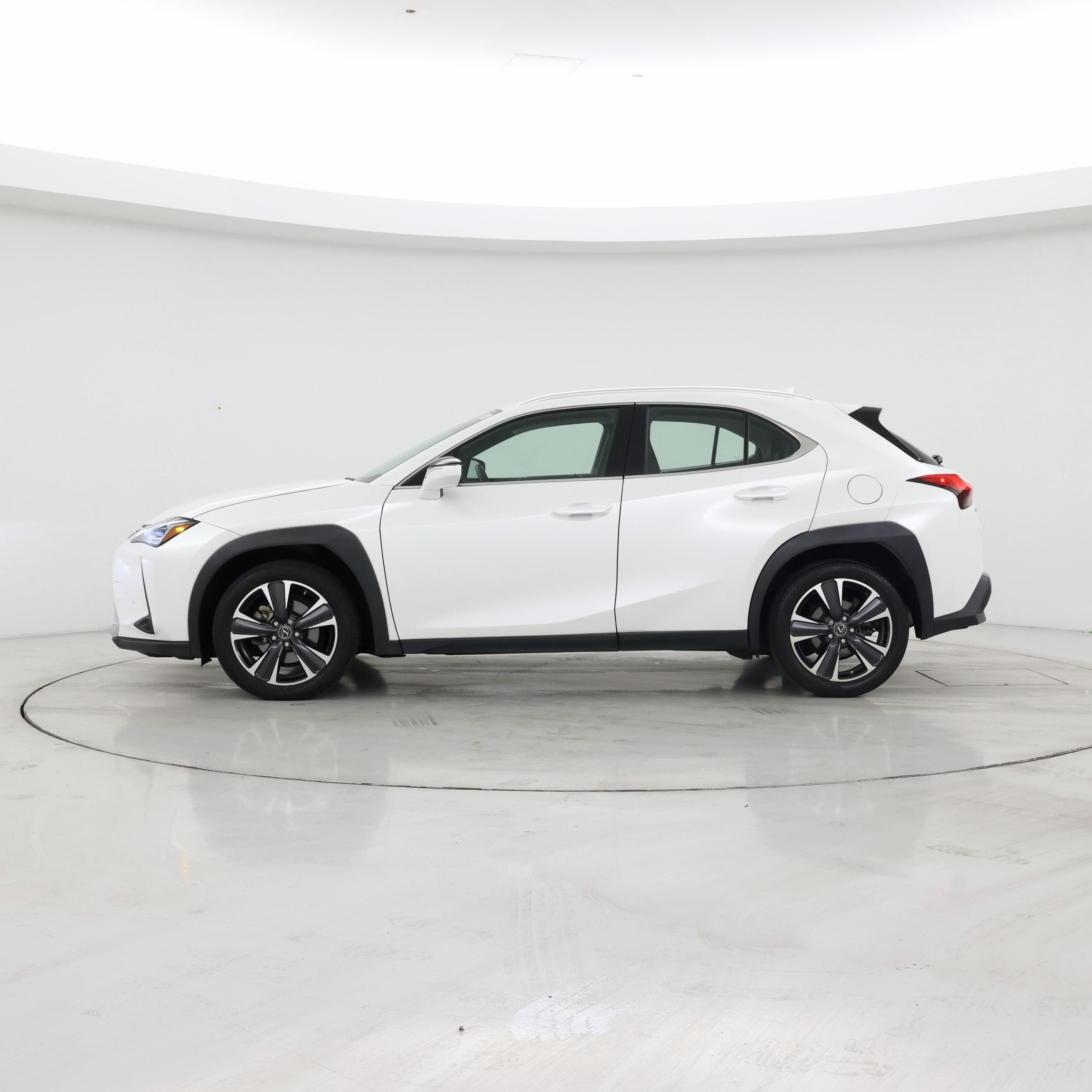 Thumbnail: 2021 Lexus UX - 3