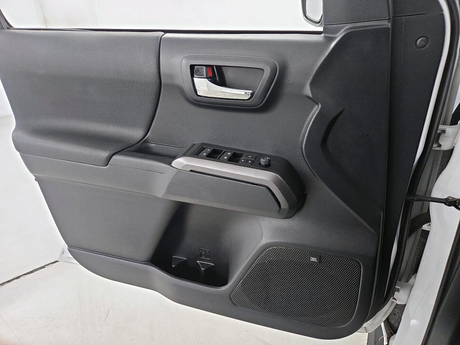 Thumbnail: 2020 Toyota Tacoma - 12