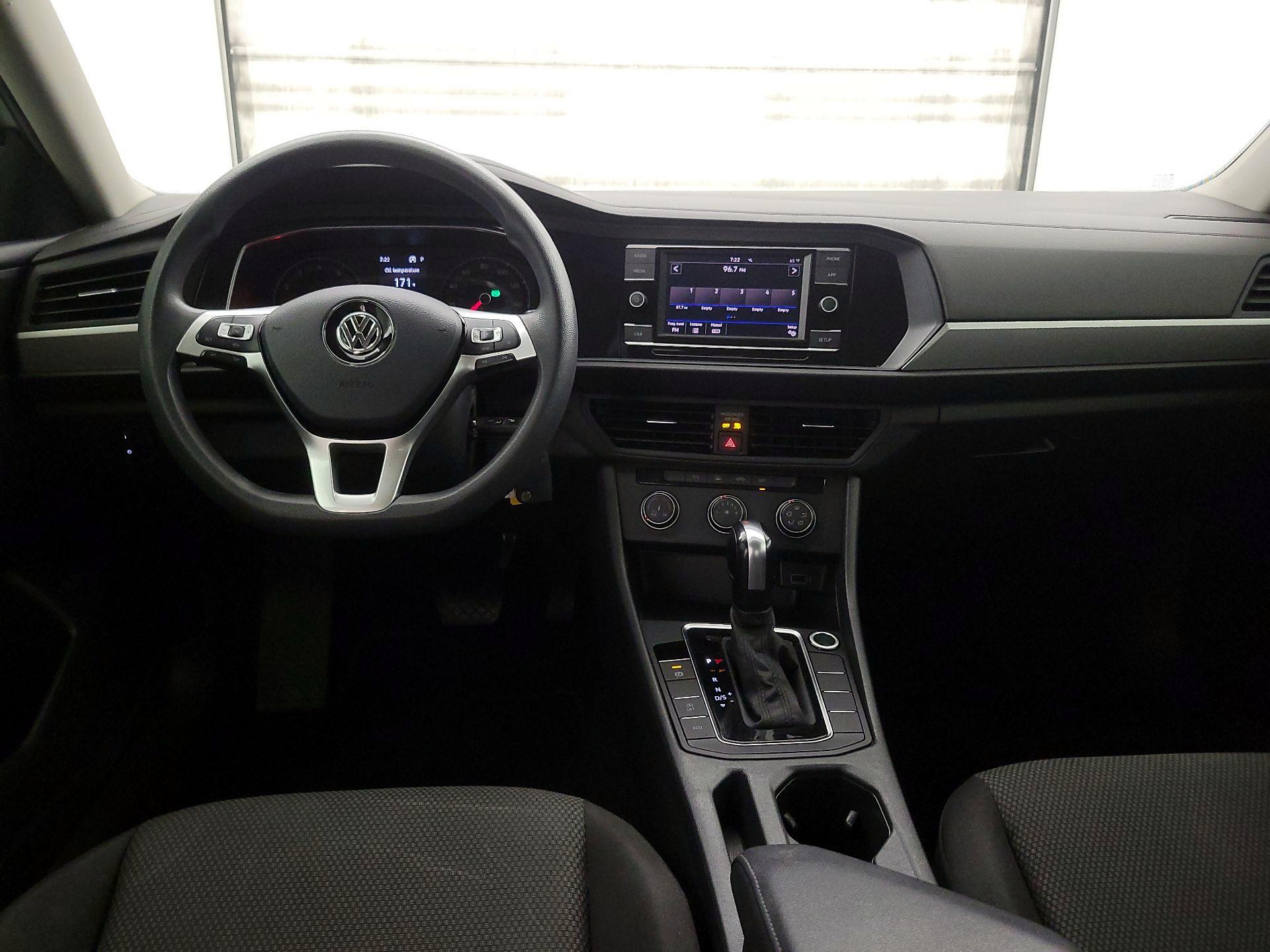 Thumbnail: 2019 Volkswagen Jetta - 9