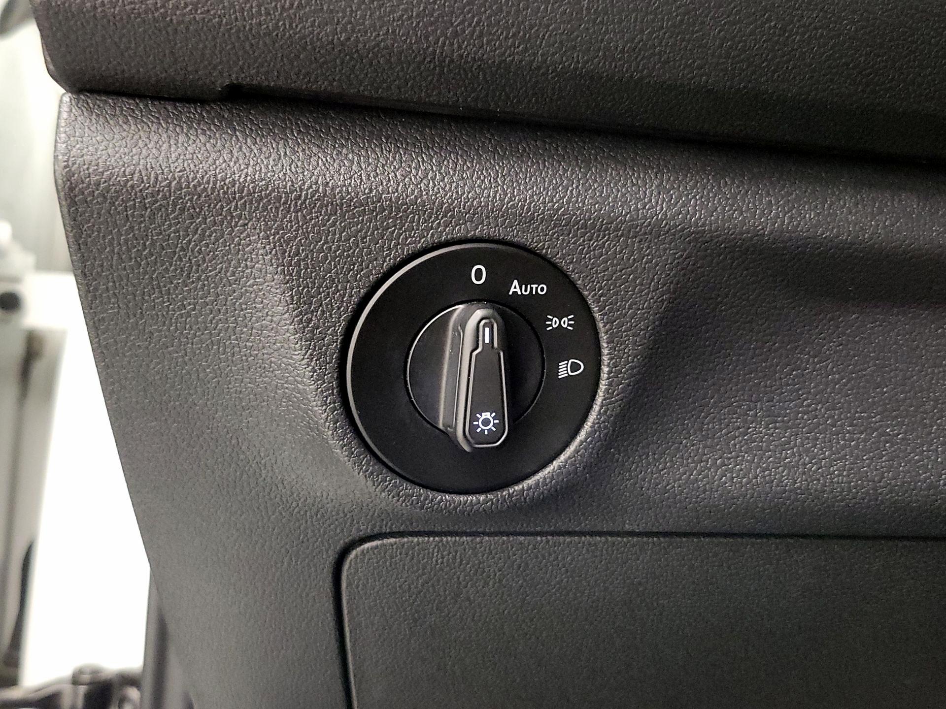 Thumbnail: 2019 Volkswagen Jetta - 13