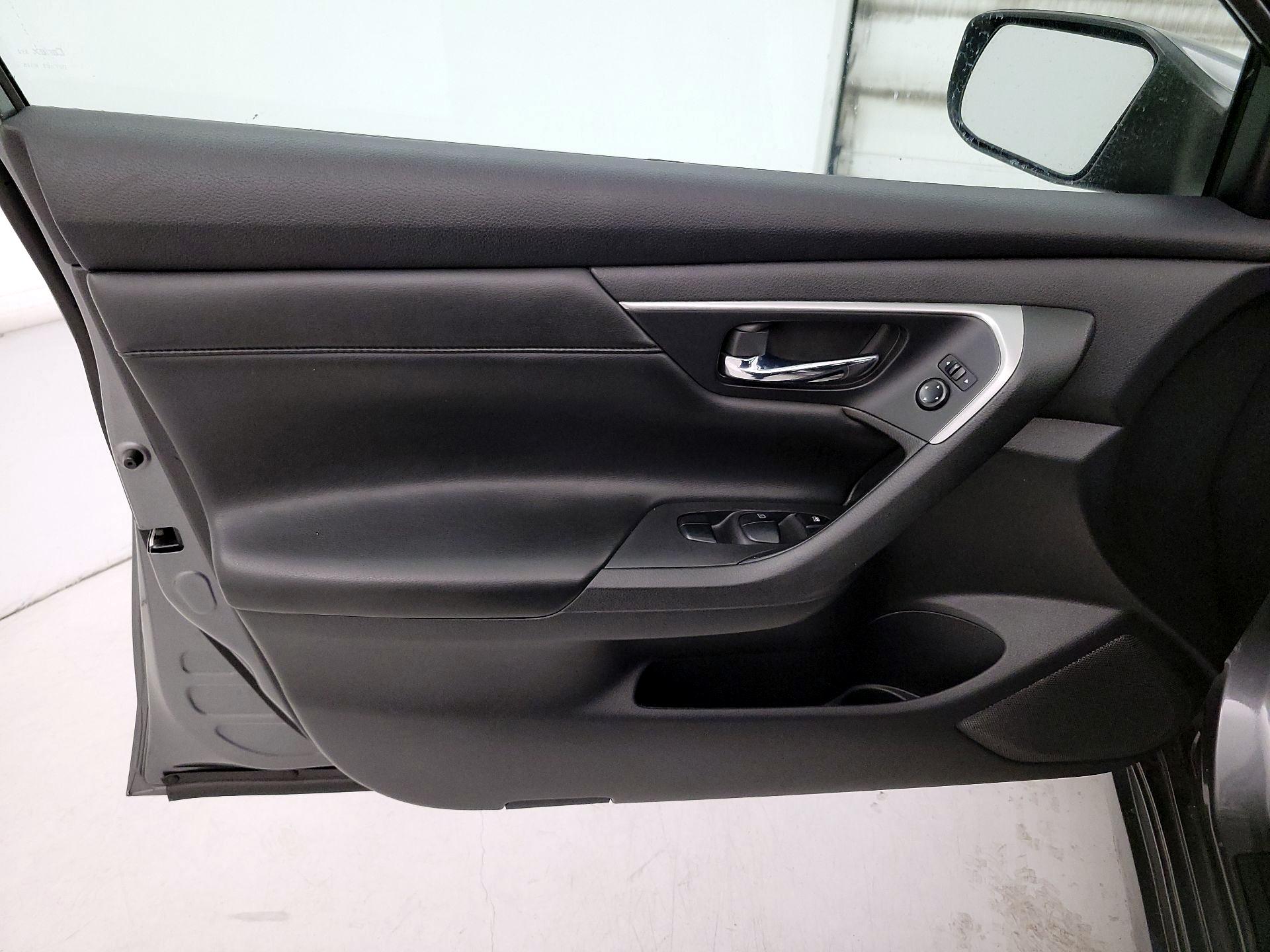 Thumbnail: 2015 Nissan Altima - 12