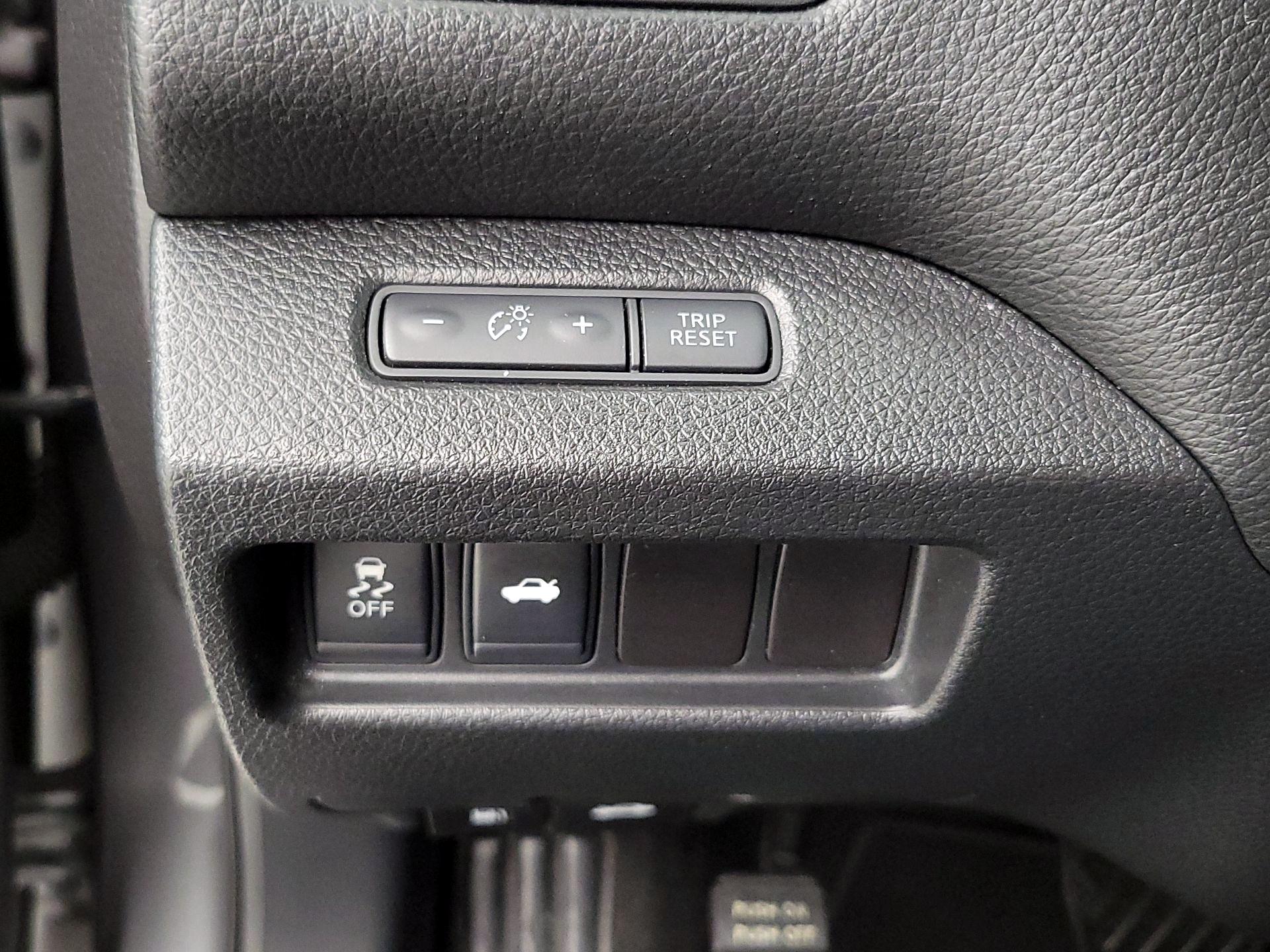 Thumbnail: 2015 Nissan Altima - 13