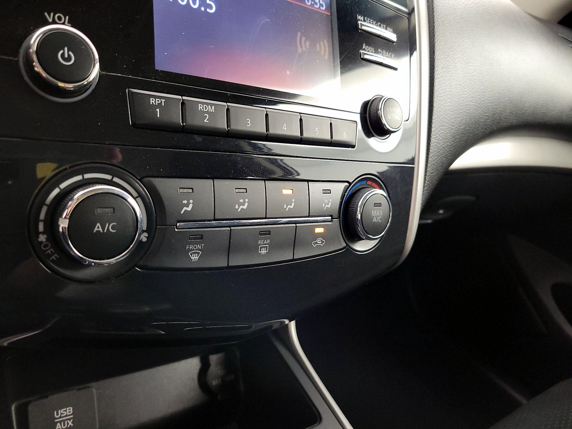 Thumbnail: 2015 Nissan Altima - 16