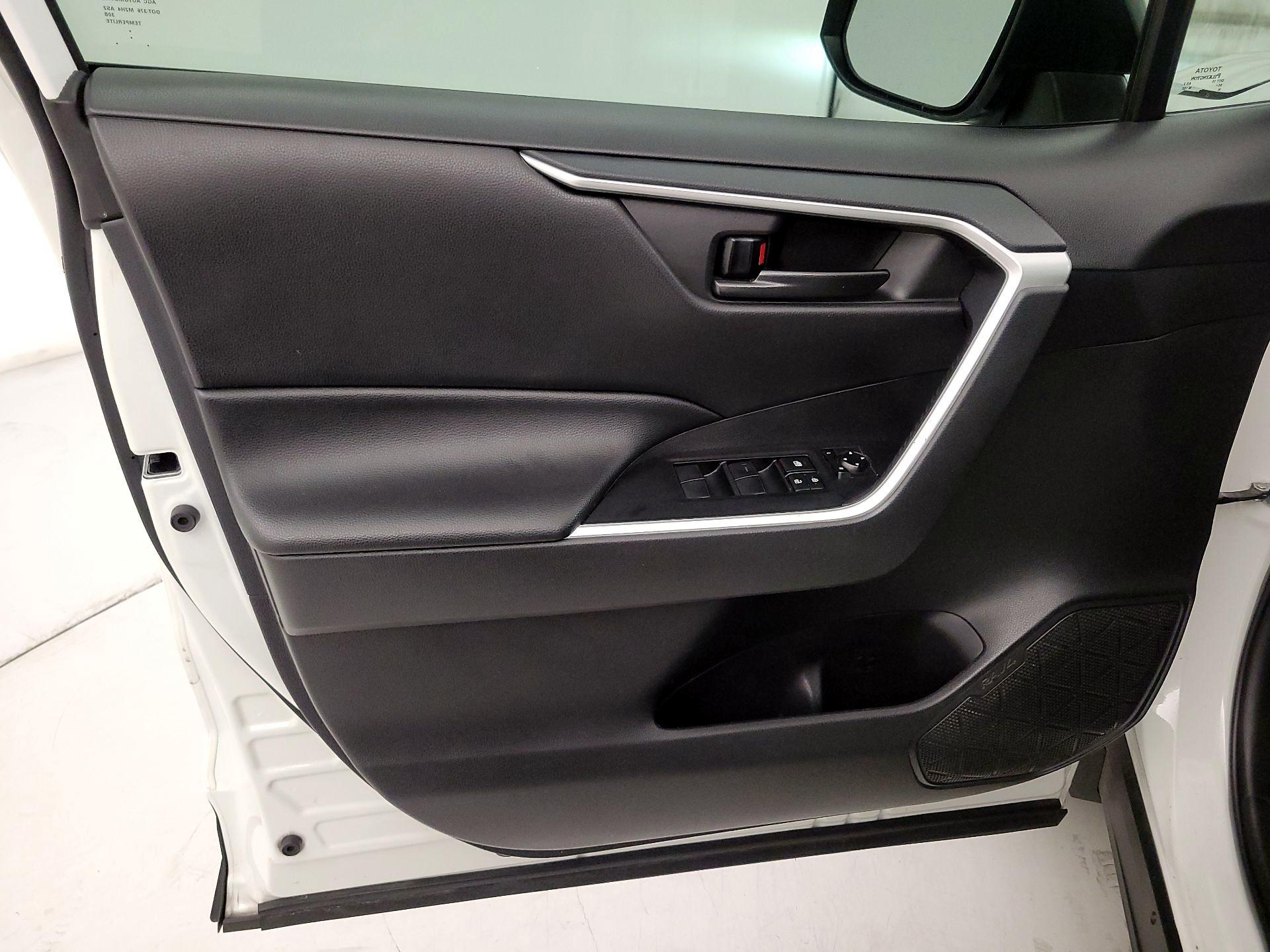 Thumbnail: 2022 Toyota RAV4 - 12