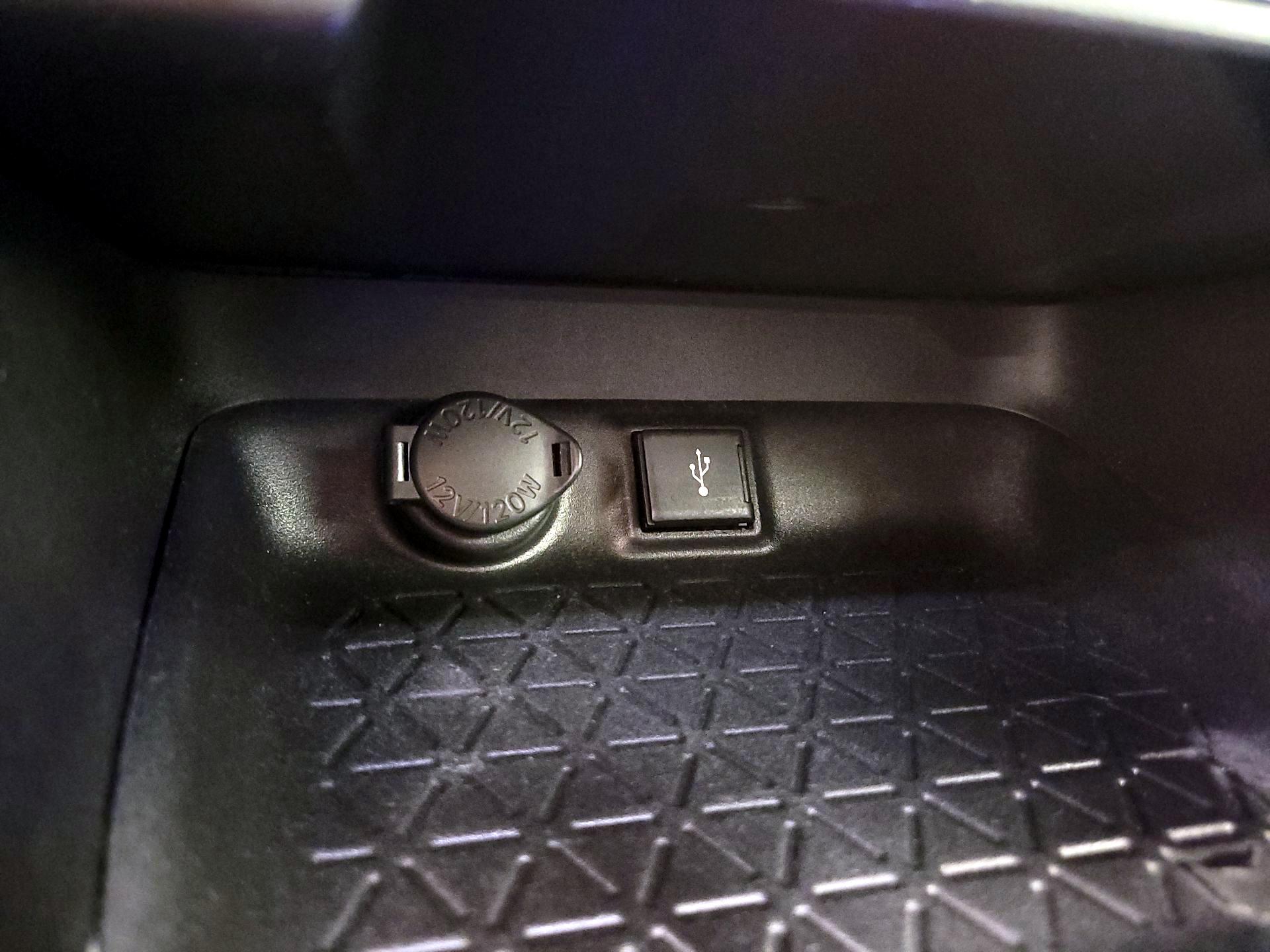 Thumbnail: 2022 Toyota RAV4 - 18