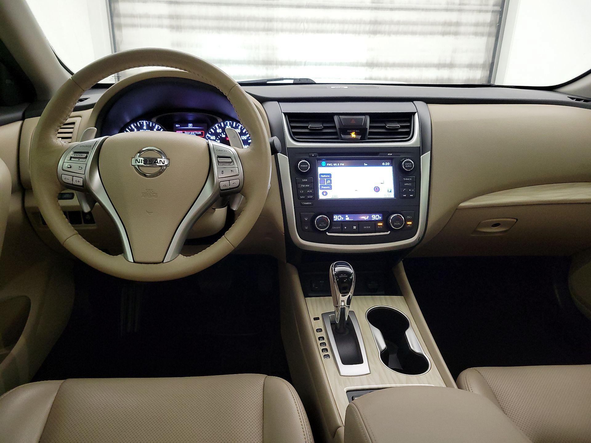 Thumbnail: 2017 Nissan Altima - 9