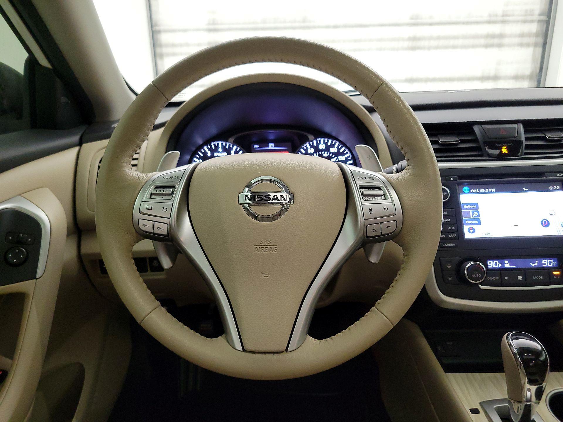 Thumbnail: 2017 Nissan Altima - 10