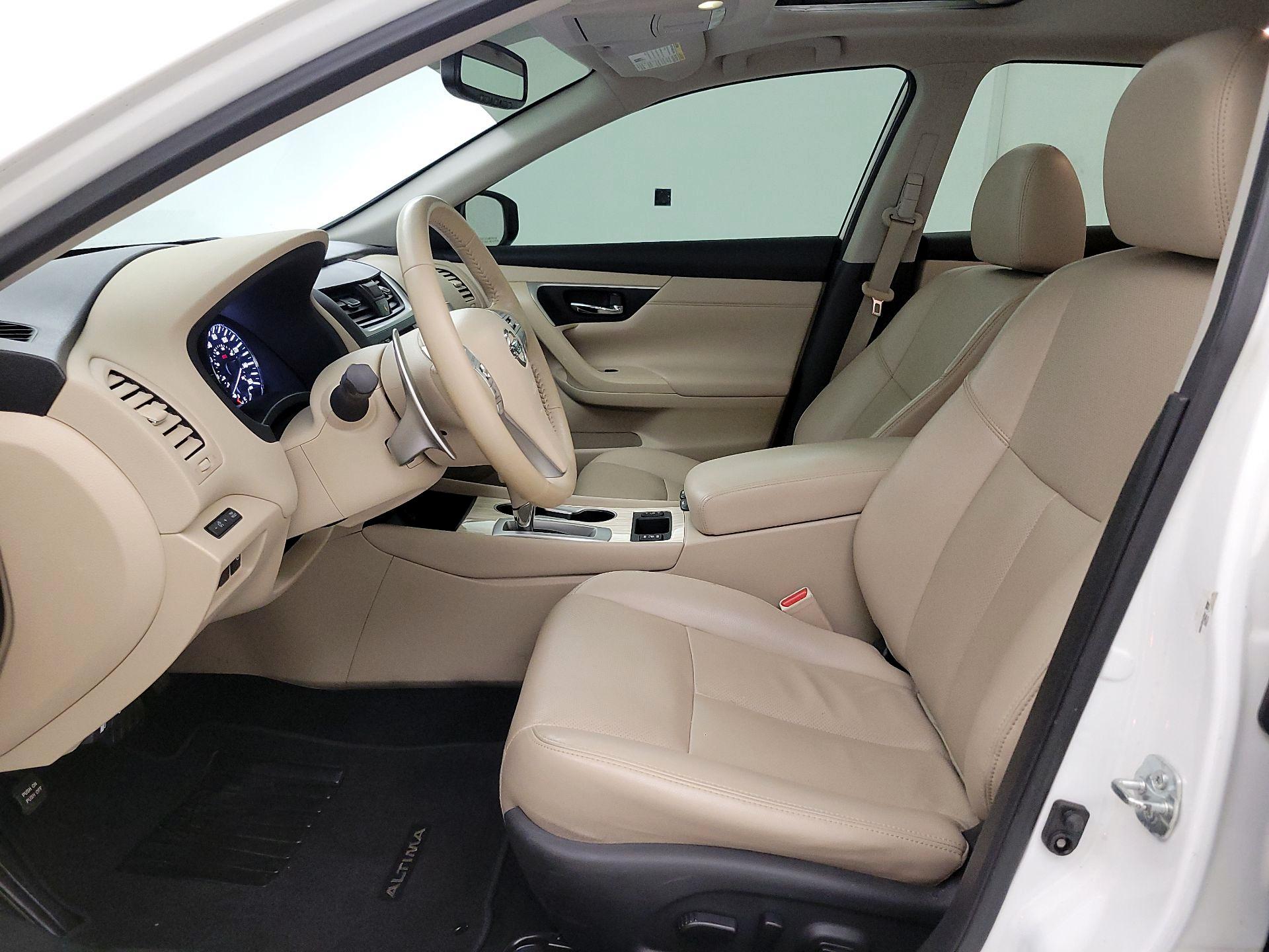 Thumbnail: 2017 Nissan Altima - 11