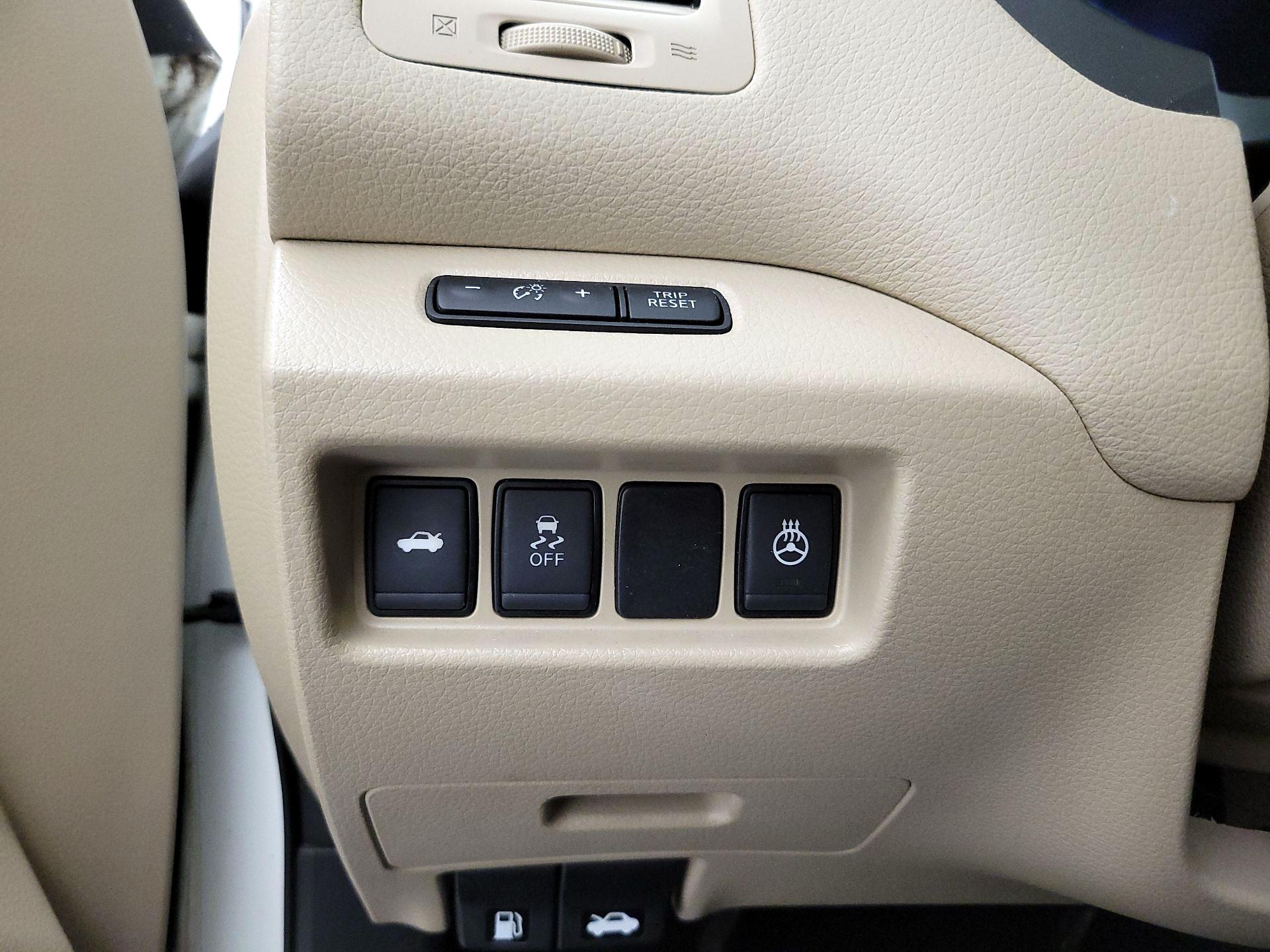 Thumbnail: 2017 Nissan Altima - 13