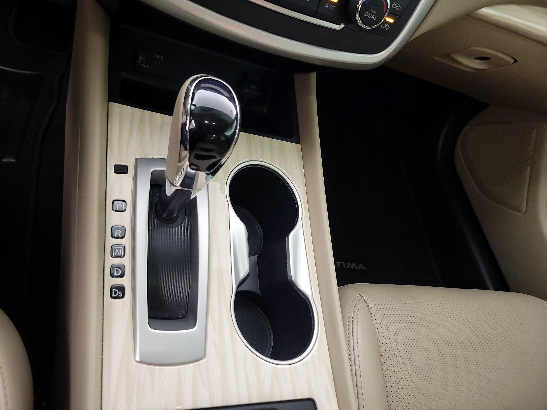 Thumbnail: 2017 Nissan Altima - 18