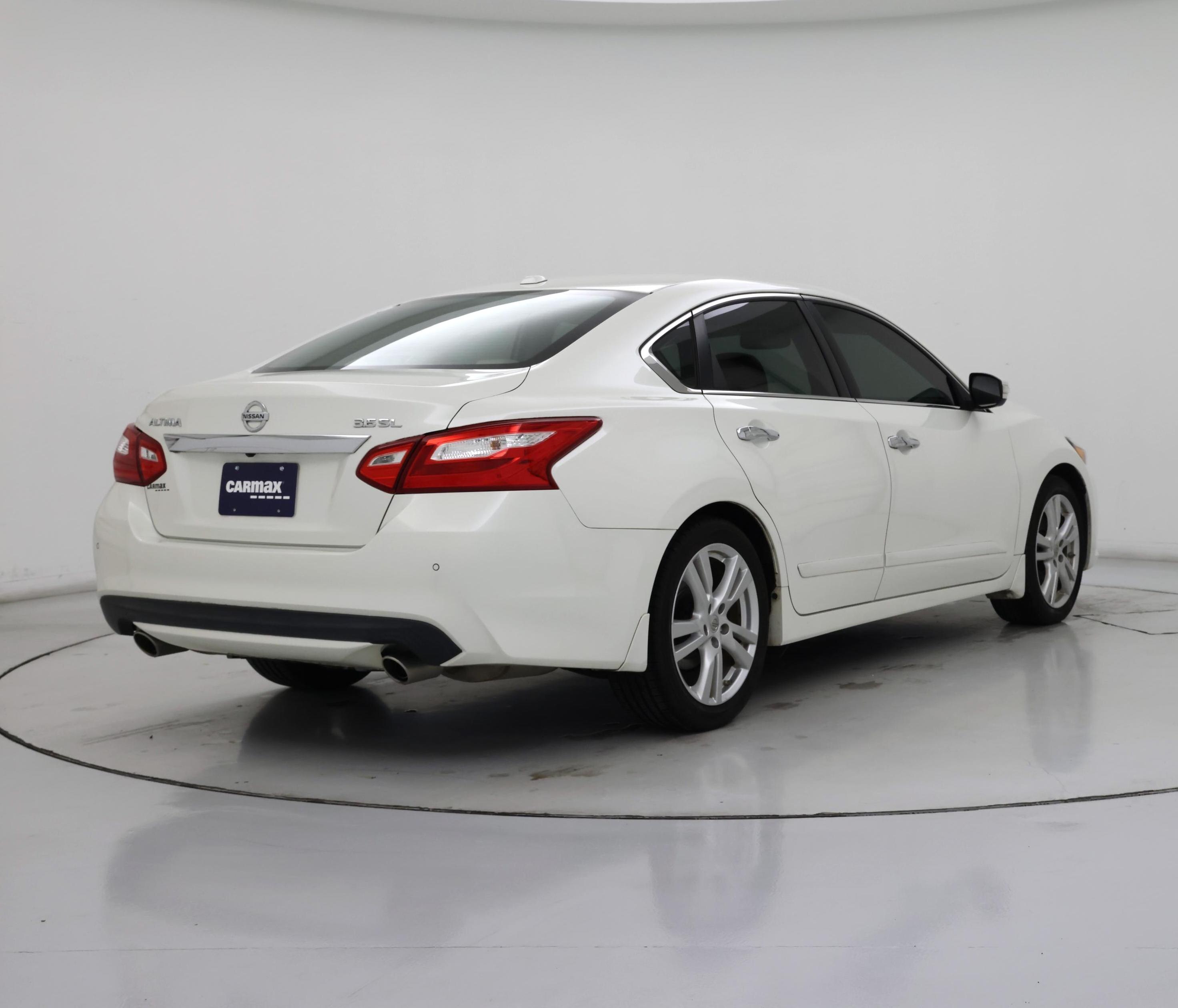 Thumbnail: 2017 Nissan Altima - 8