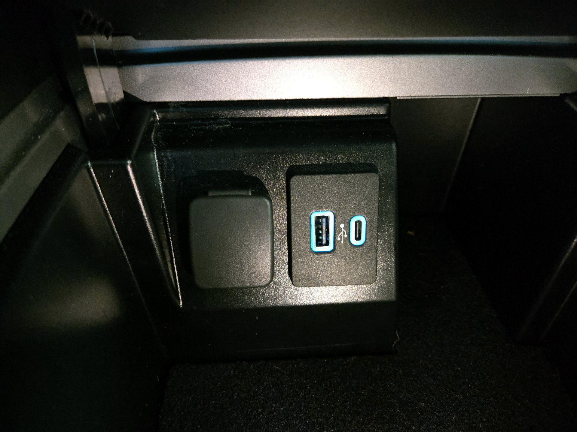 Thumbnail: 2021 Ford Explorer - 19