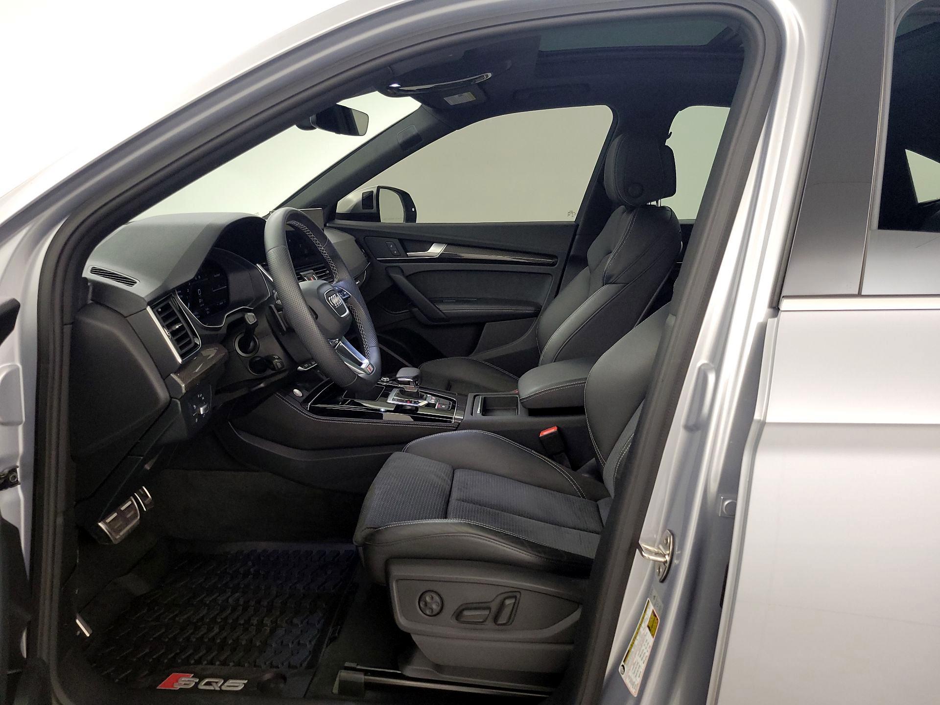 Thumbnail: 2022 Audi SQ5 - 11