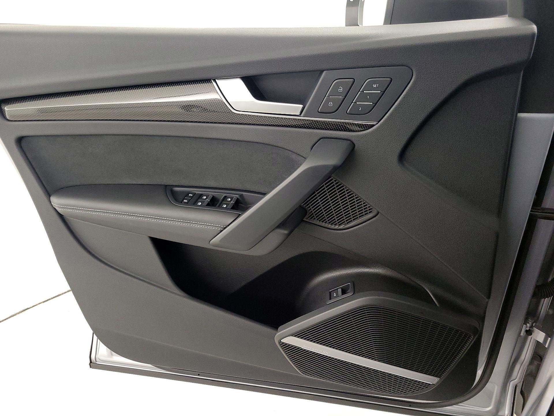 Thumbnail: 2022 Audi SQ5 - 12